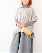 ベージュでやわらかなトップス　総柄　ふんわり裾幅　K124