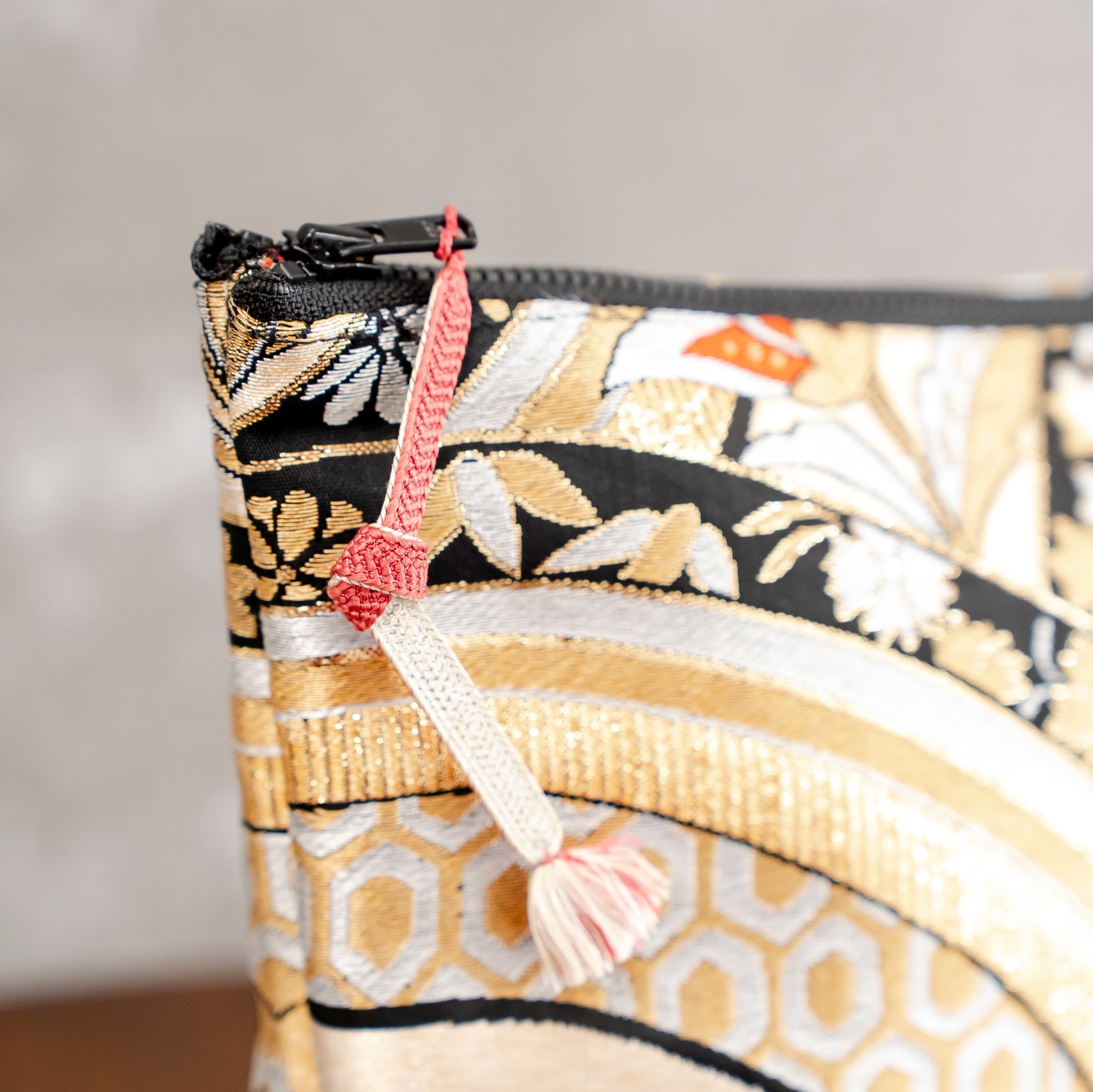 煌びやかなポーチ　正絹金襴　和柄　K088