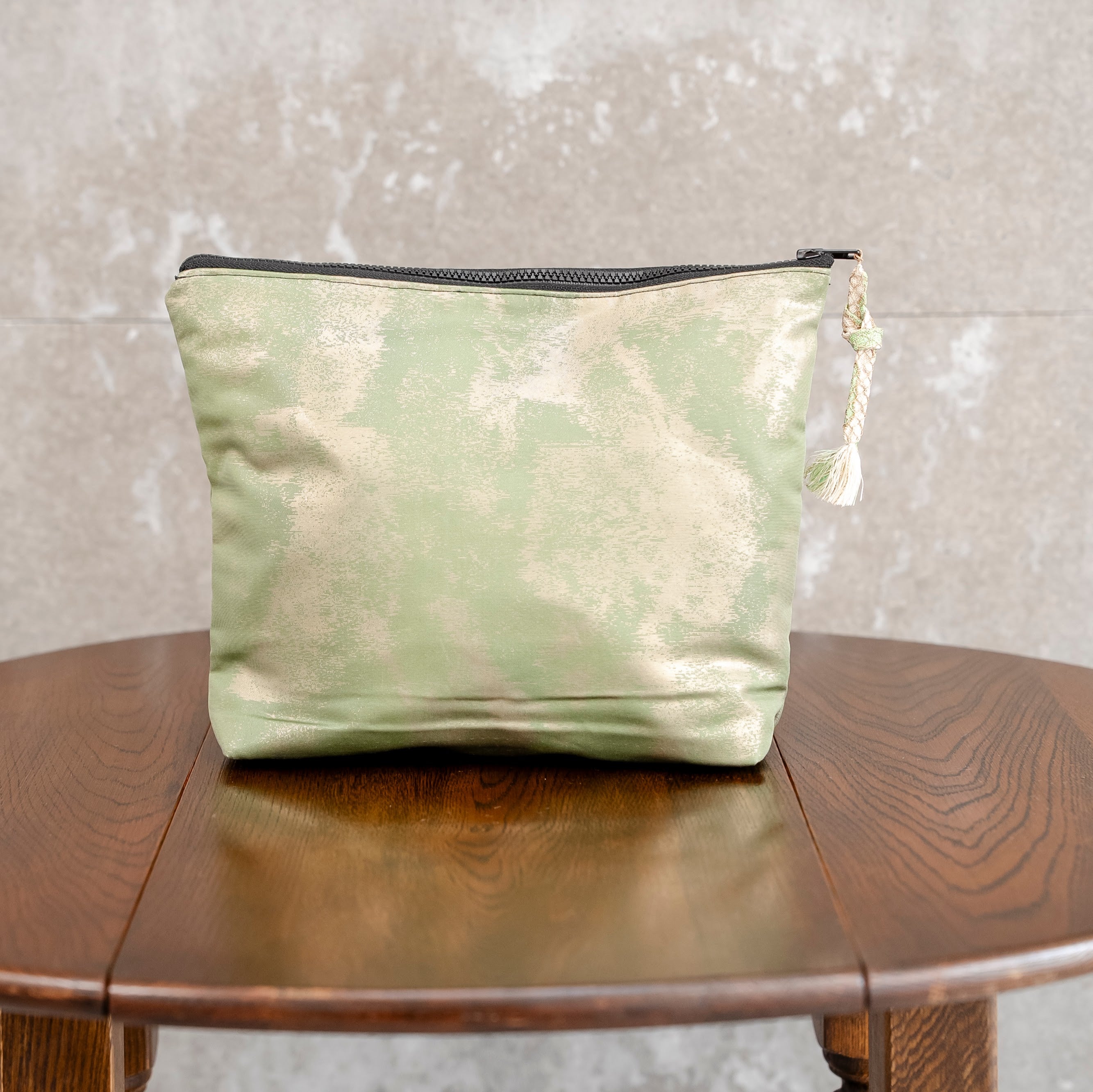 落ち着いた雰囲気のポーチ　ひし形　薄青色　K096