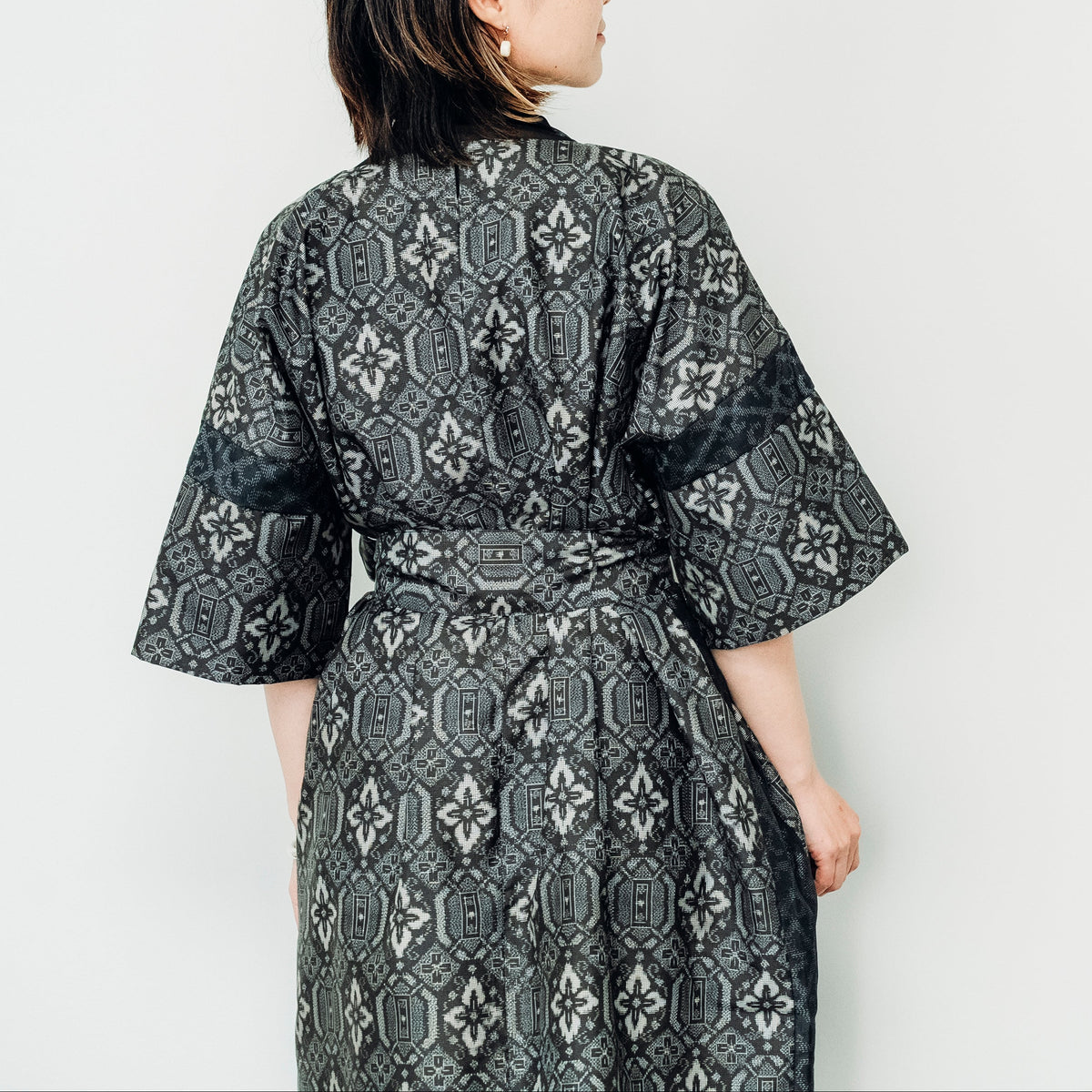 大島紬を使用した灰色のワンピース K190