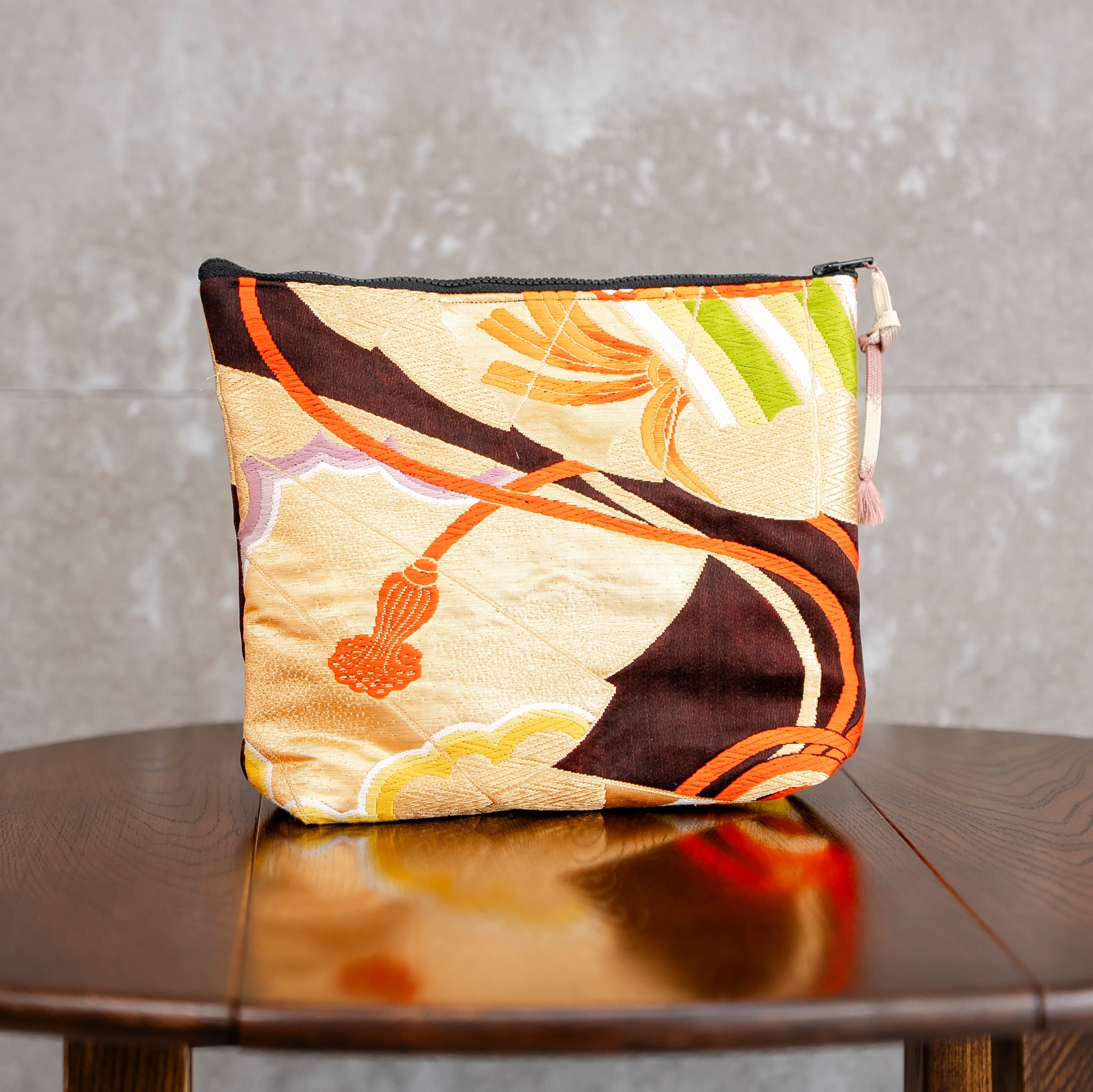 豪華なポーチ　金襴　唐草模様　K106