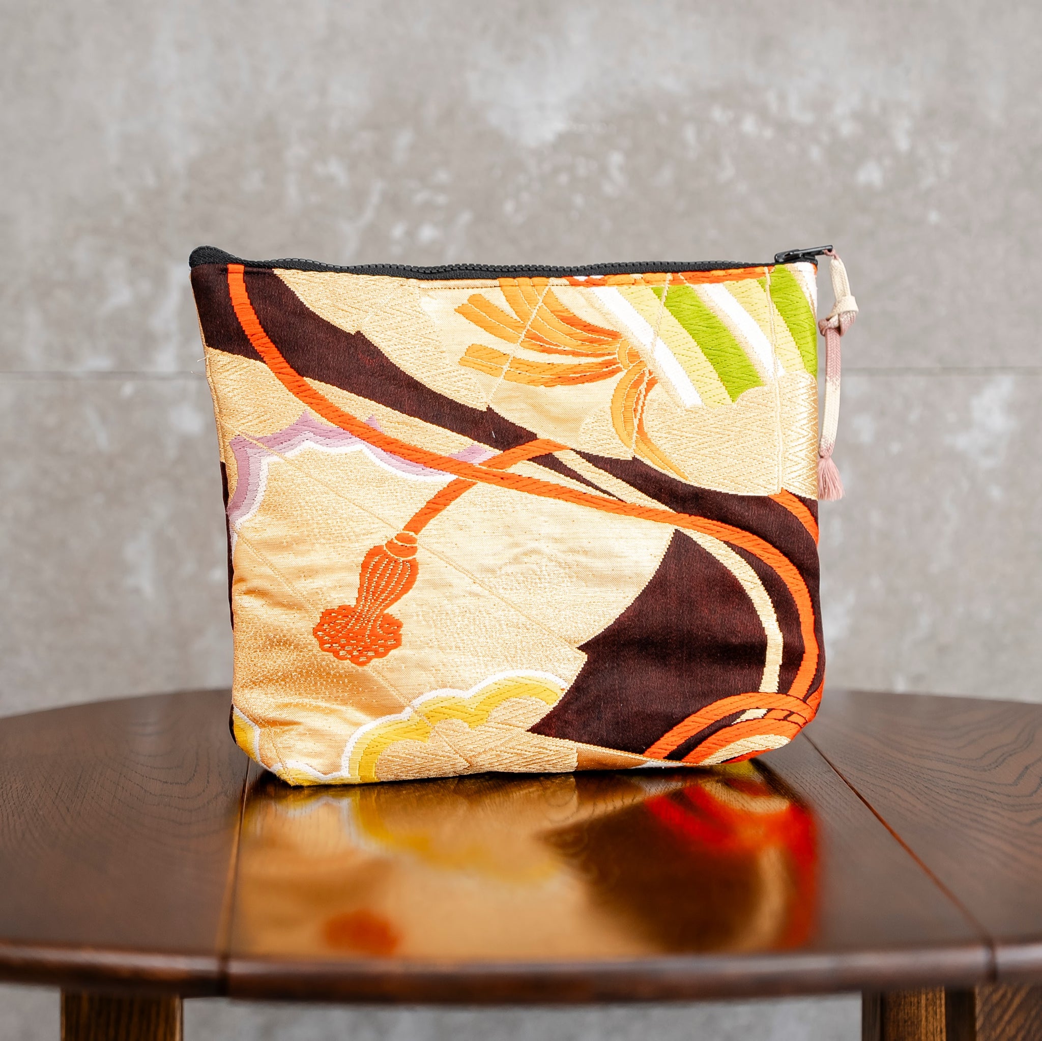 豪華なポーチ　金襴　唐草模様　K106