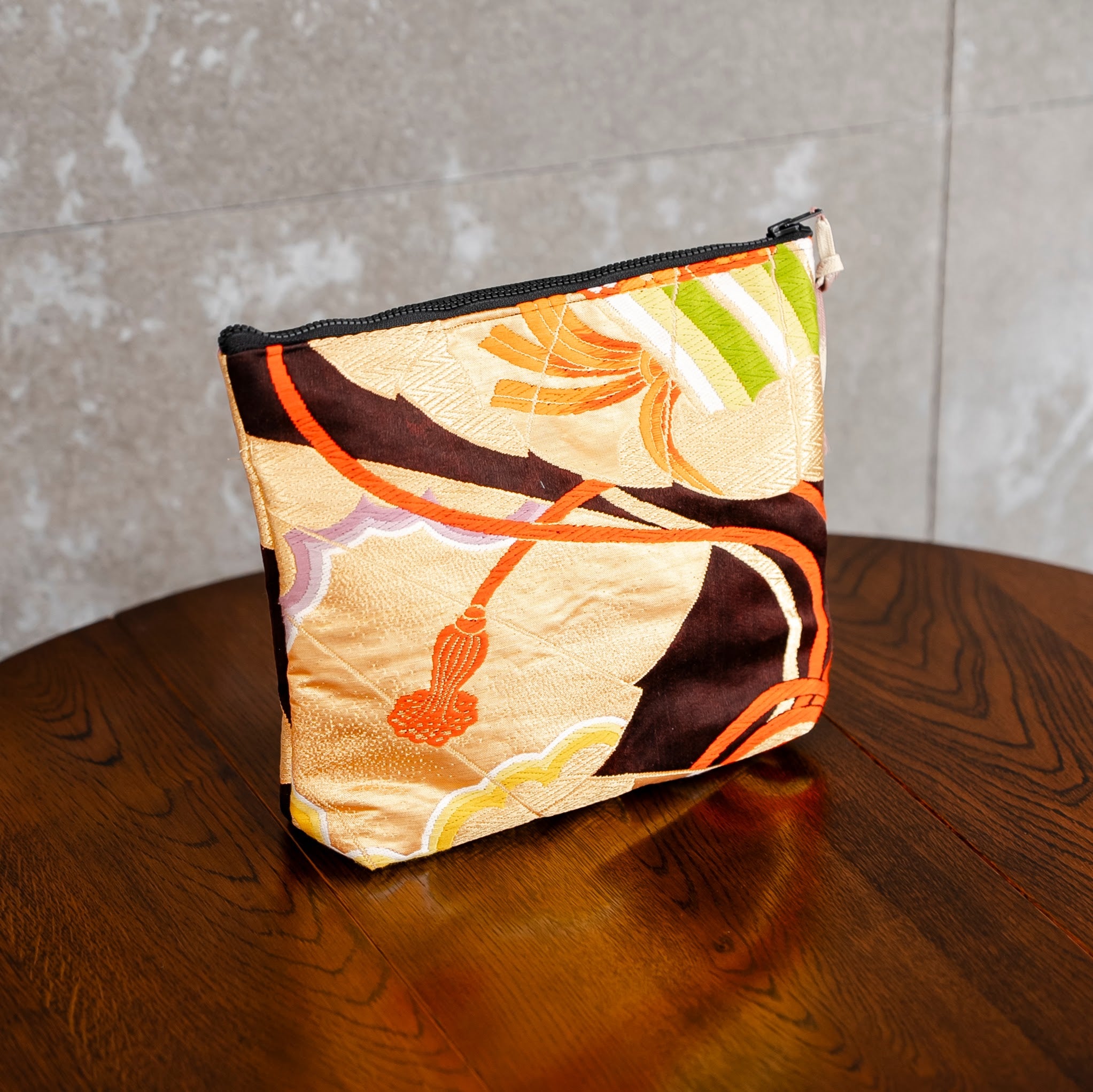 豪華なポーチ　金襴　唐草模様　K106