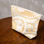 光り輝くポーチ　大きな菊と唐草模様　金襴　K099