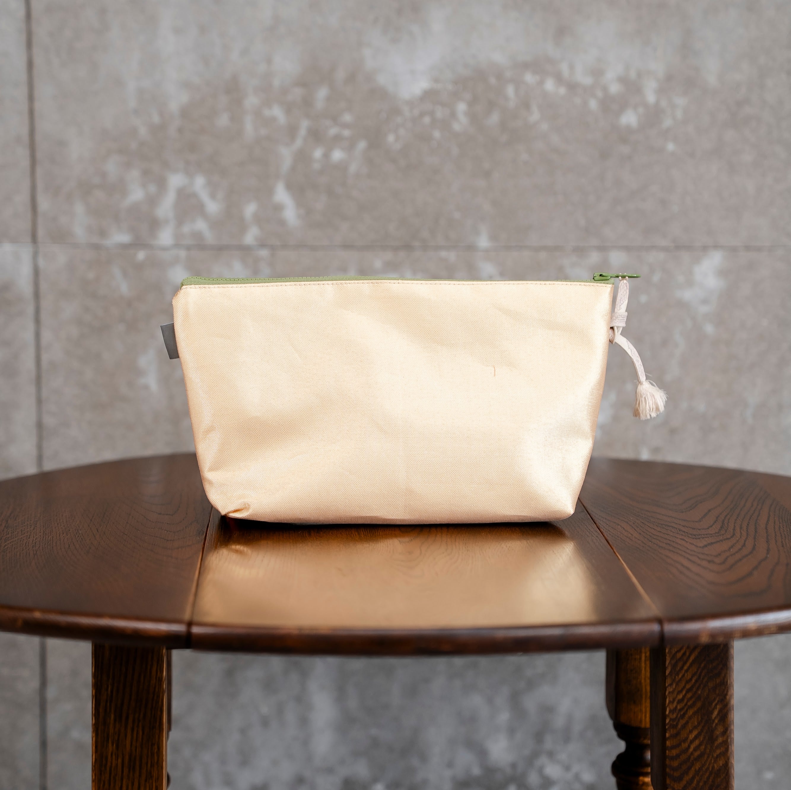 上品で華やかなポーチ　牡丹　金襴　K121