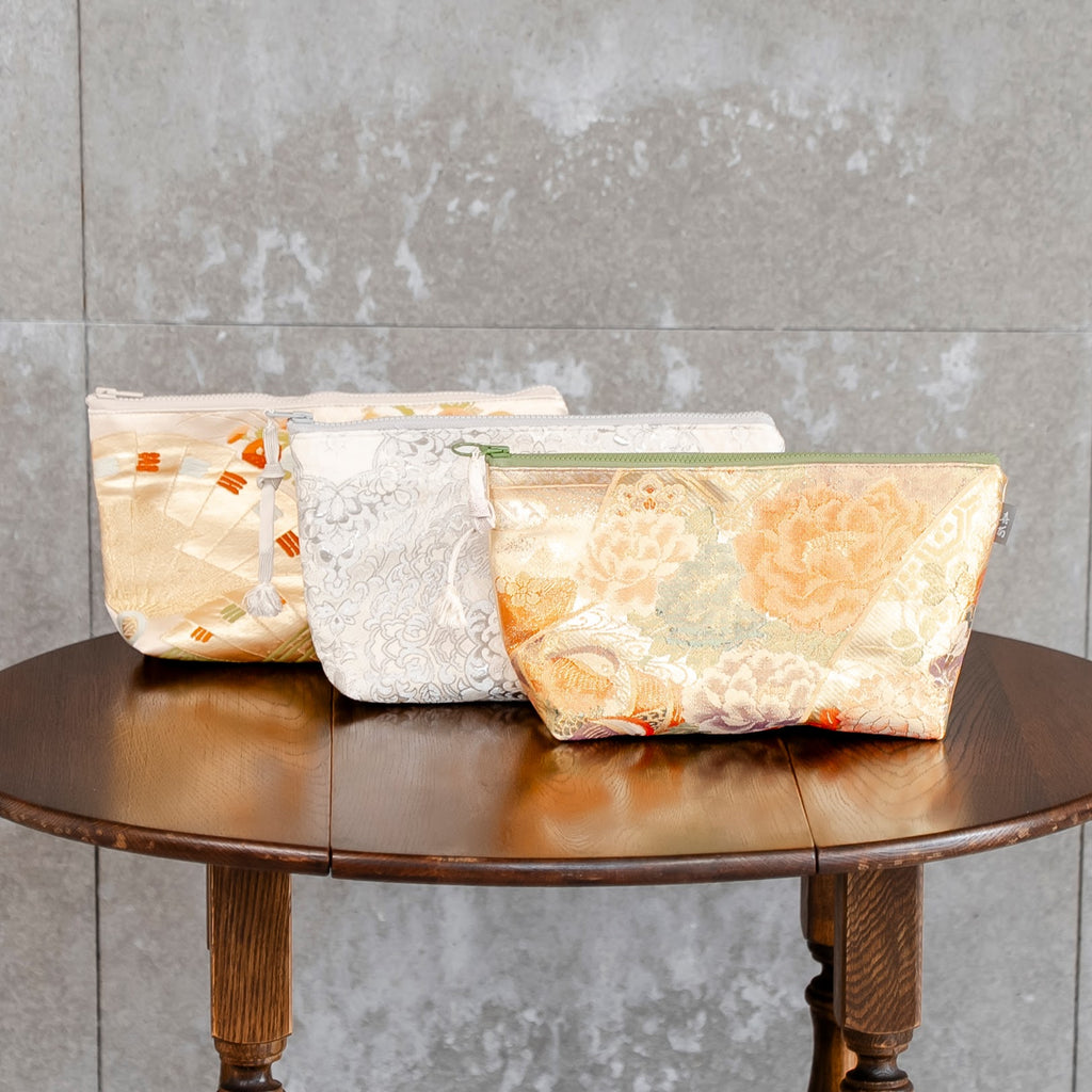 上品で華やかなポーチ　牡丹　金襴　K121