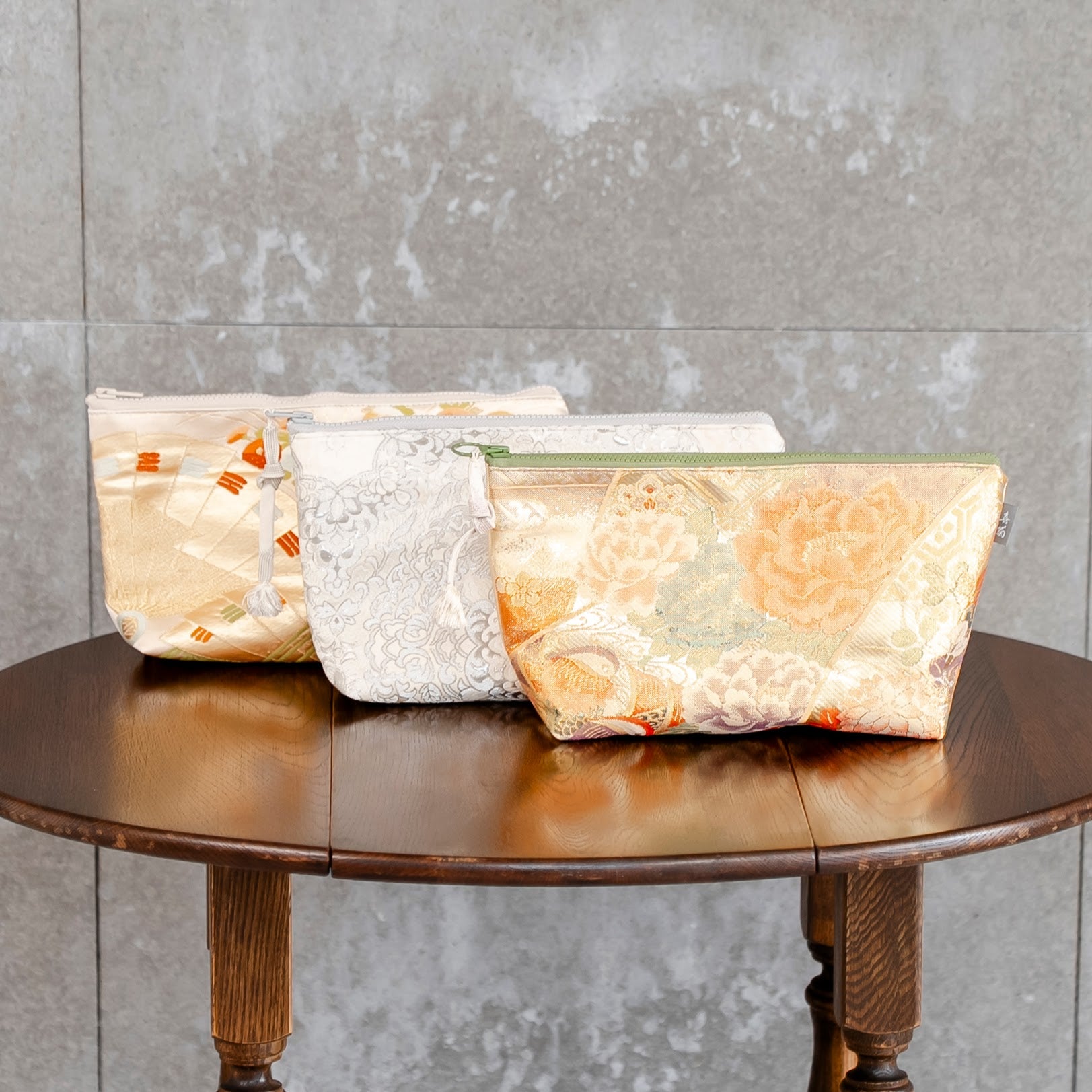 上品で華やかなポーチ　牡丹　金襴　K121