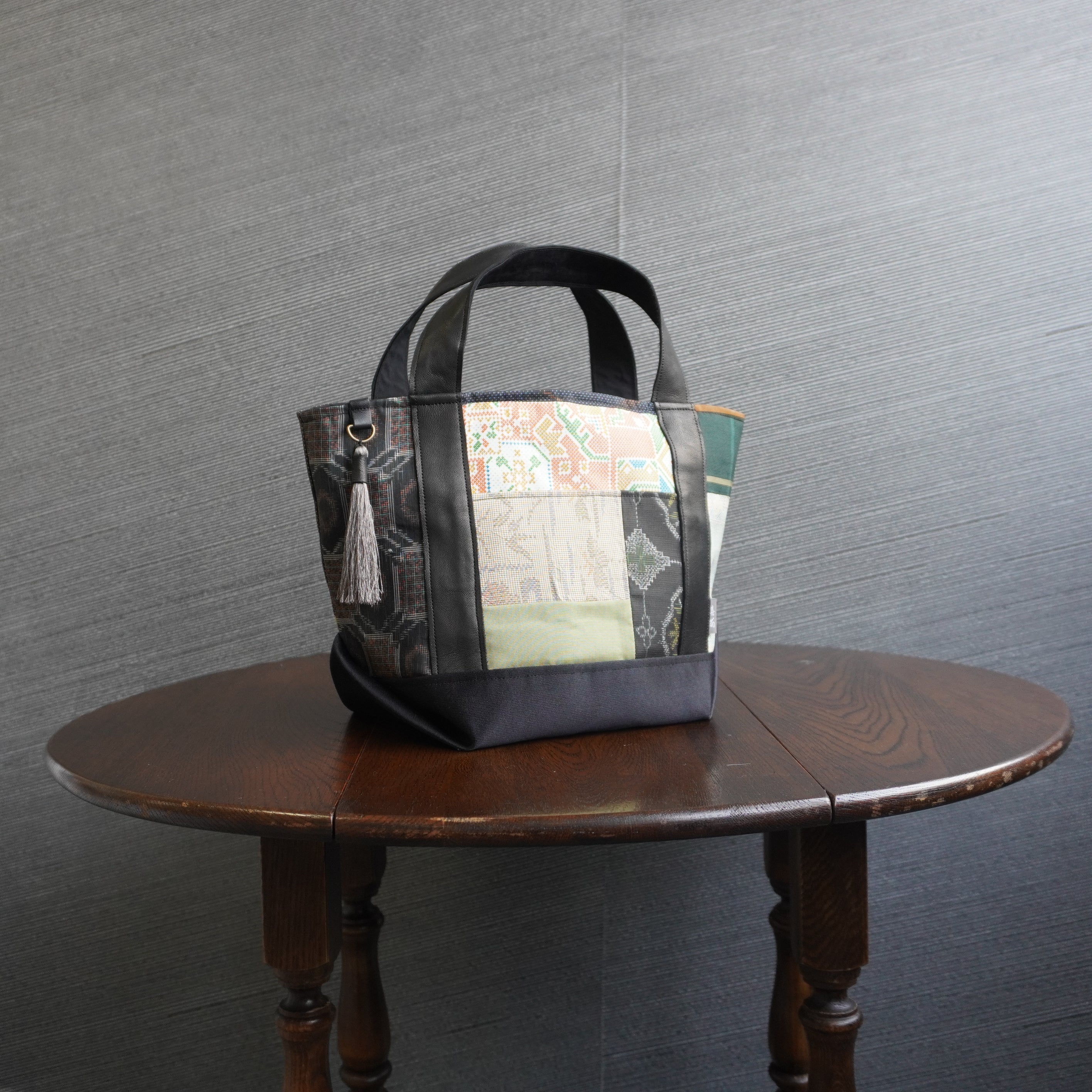 パッチワーク仕様のミニトートバッグ K158