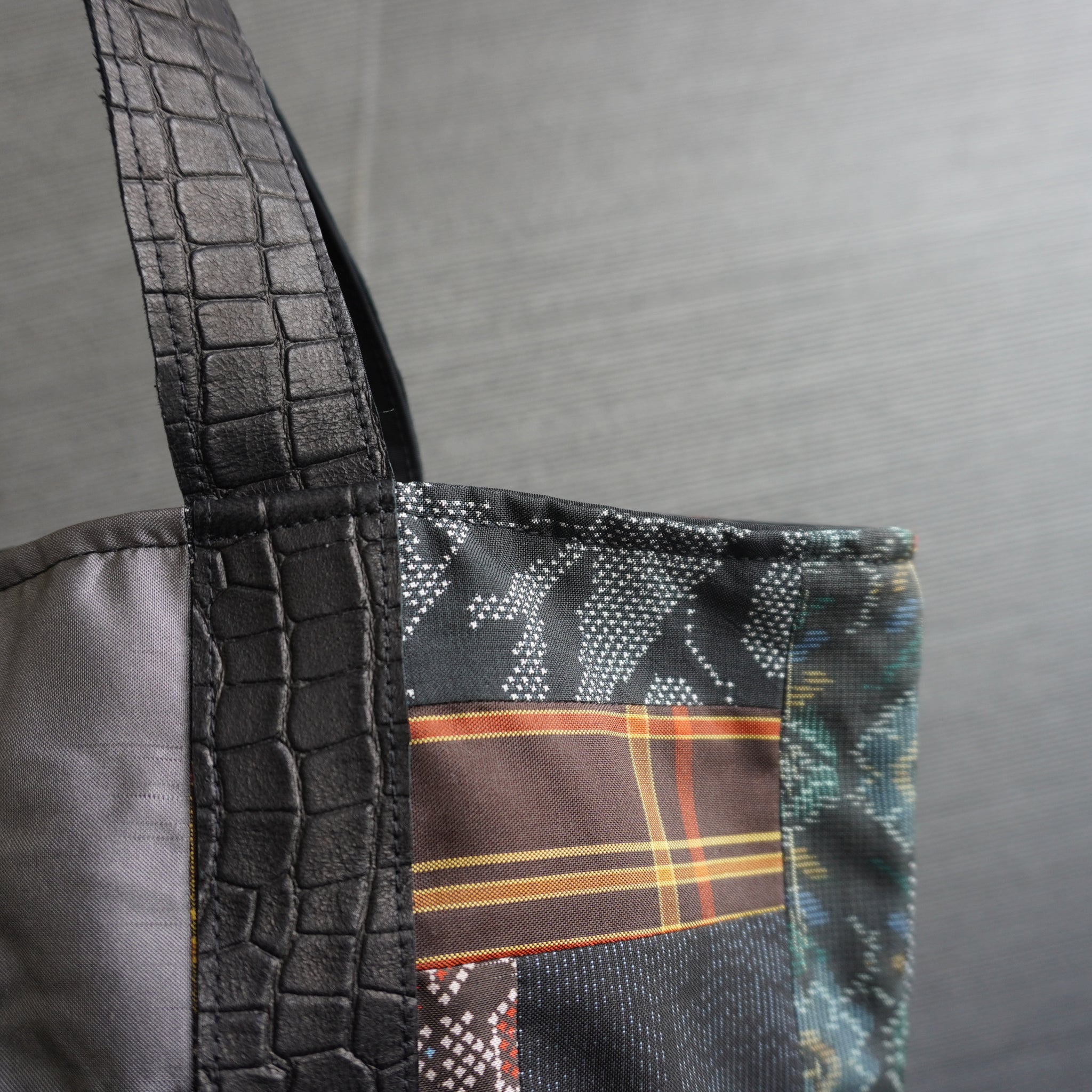 パッチワーク仕様のトートバッグ K163