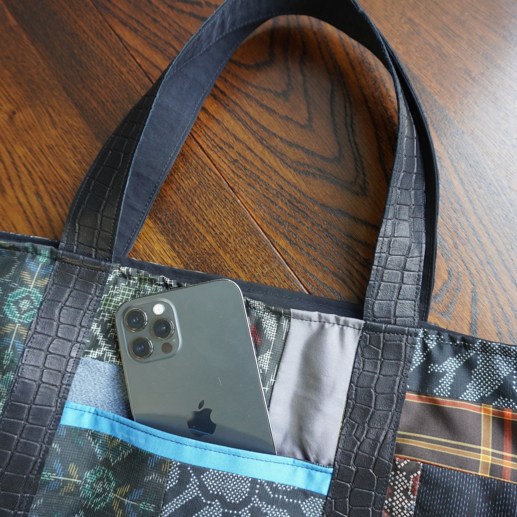 パッチワーク仕様のトートバッグ K163