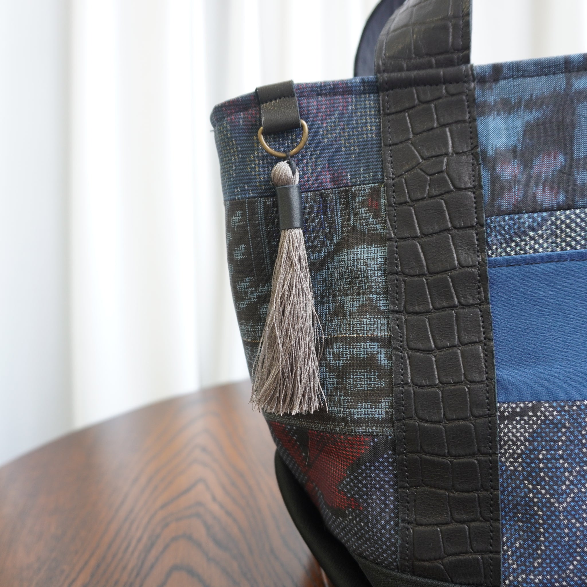 パッチワーク仕様のミニトートバッグ　K242