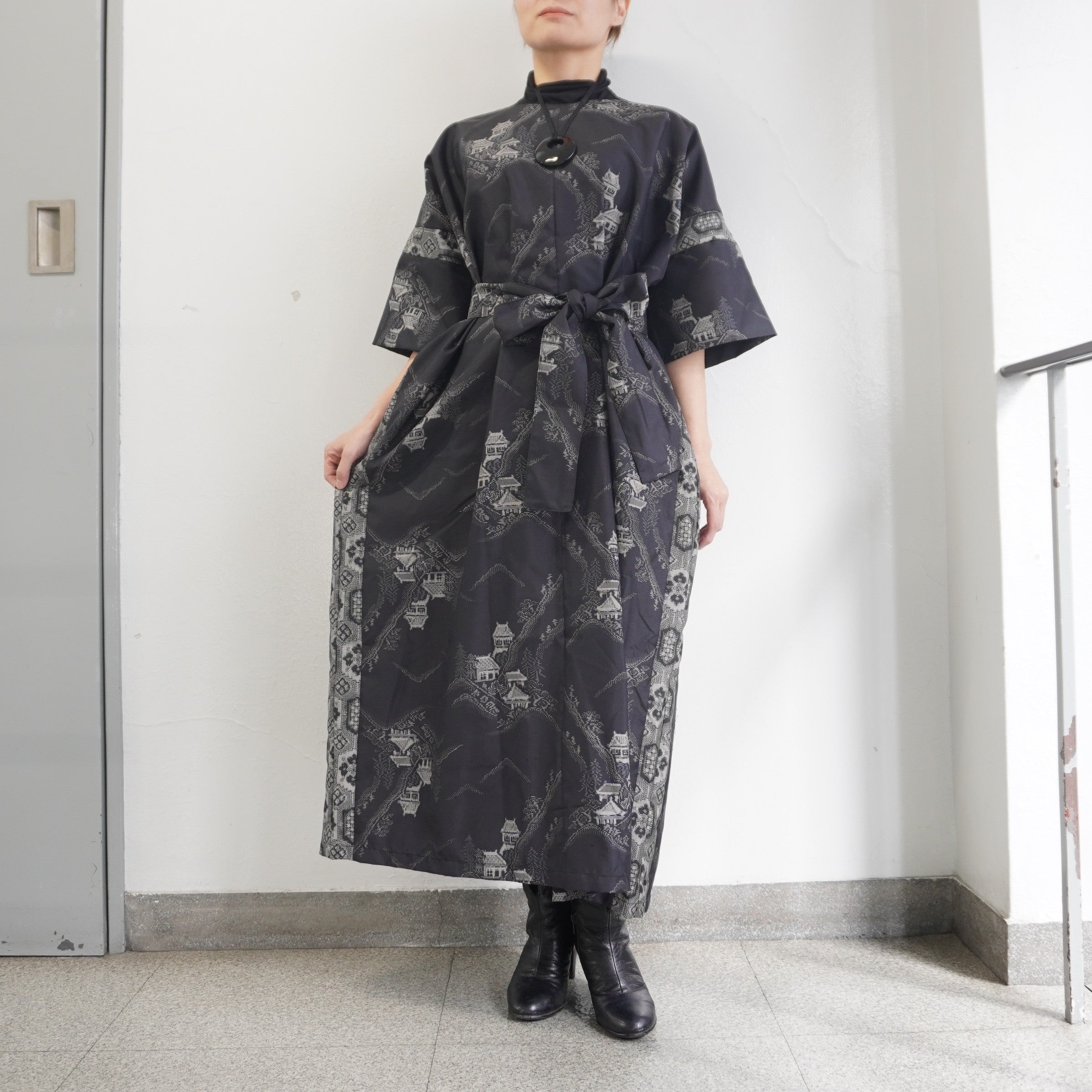 大島紬を使用した黒色のワンピース K208