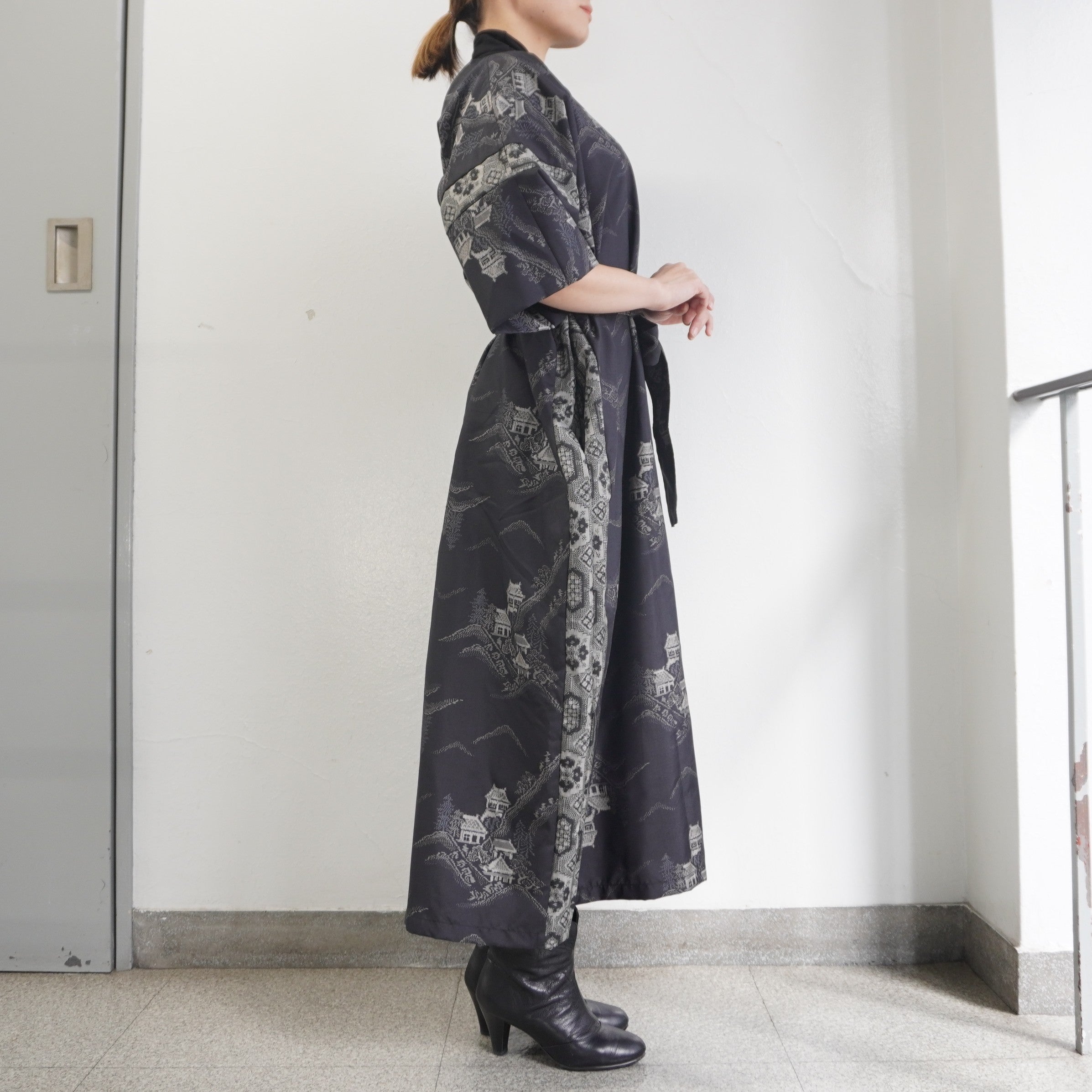 大島紬を使用した黒色のワンピース K208