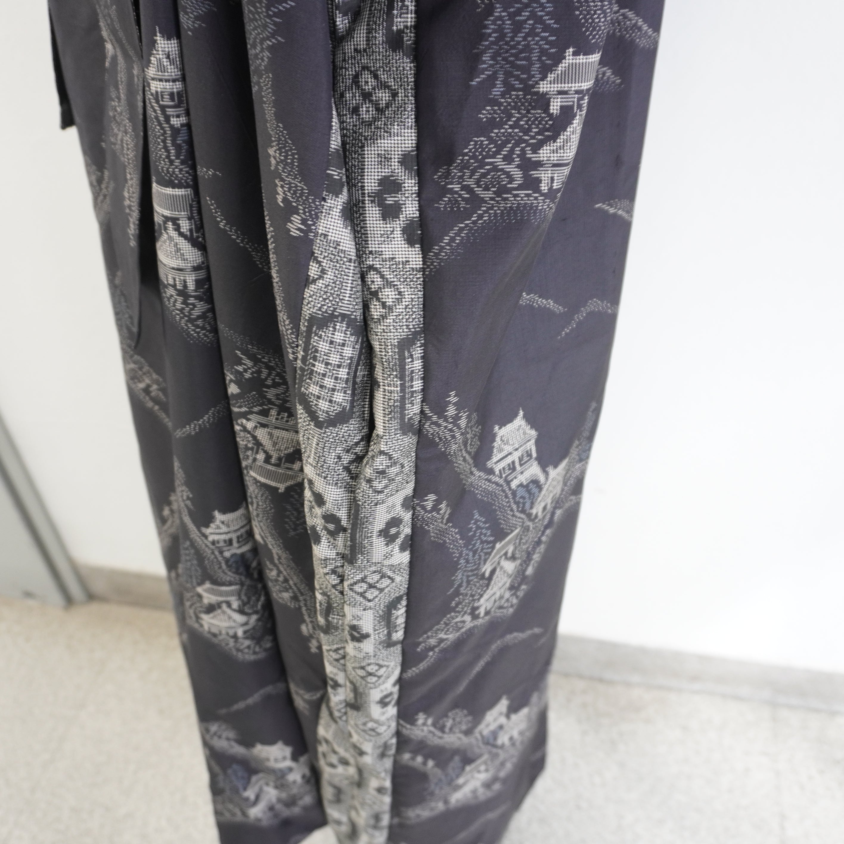 大島紬を使用した黒色のワンピース K208