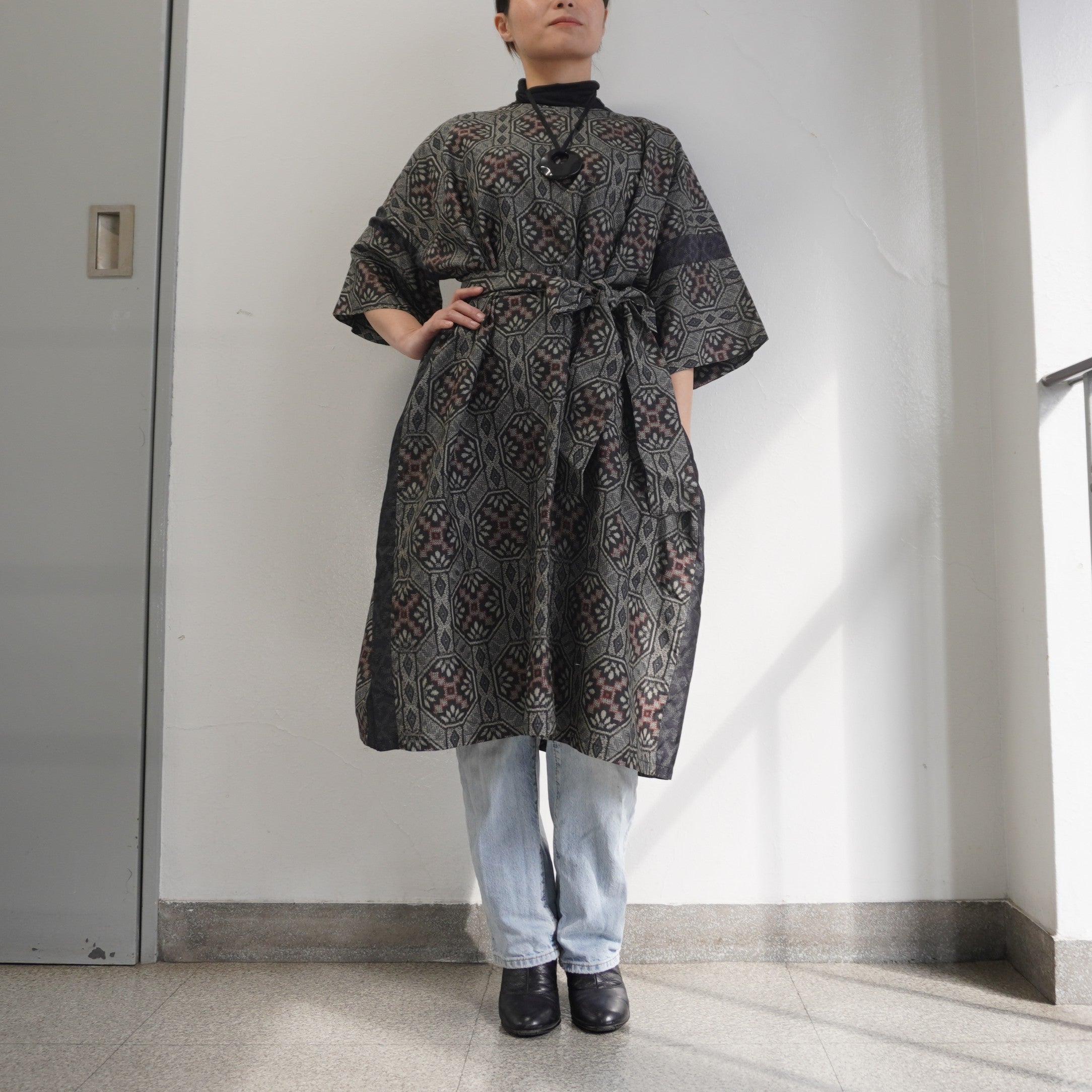 大島紬を使用した黒色のワンピース K207