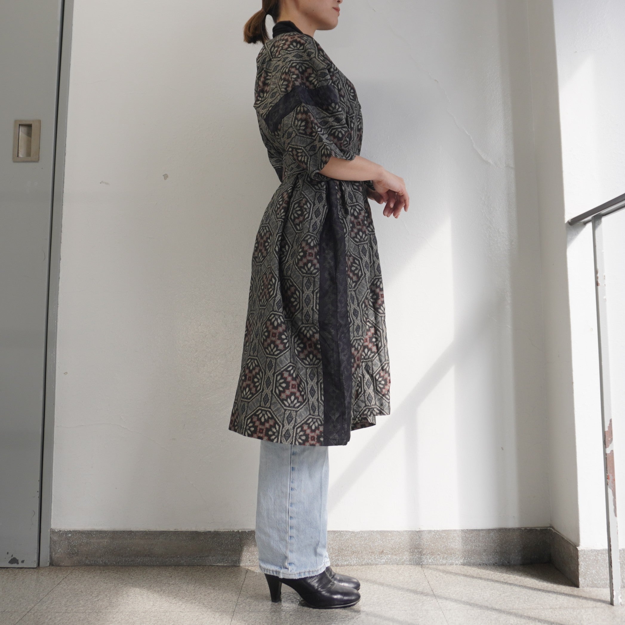 大島紬を使用した黒色のワンピース K207