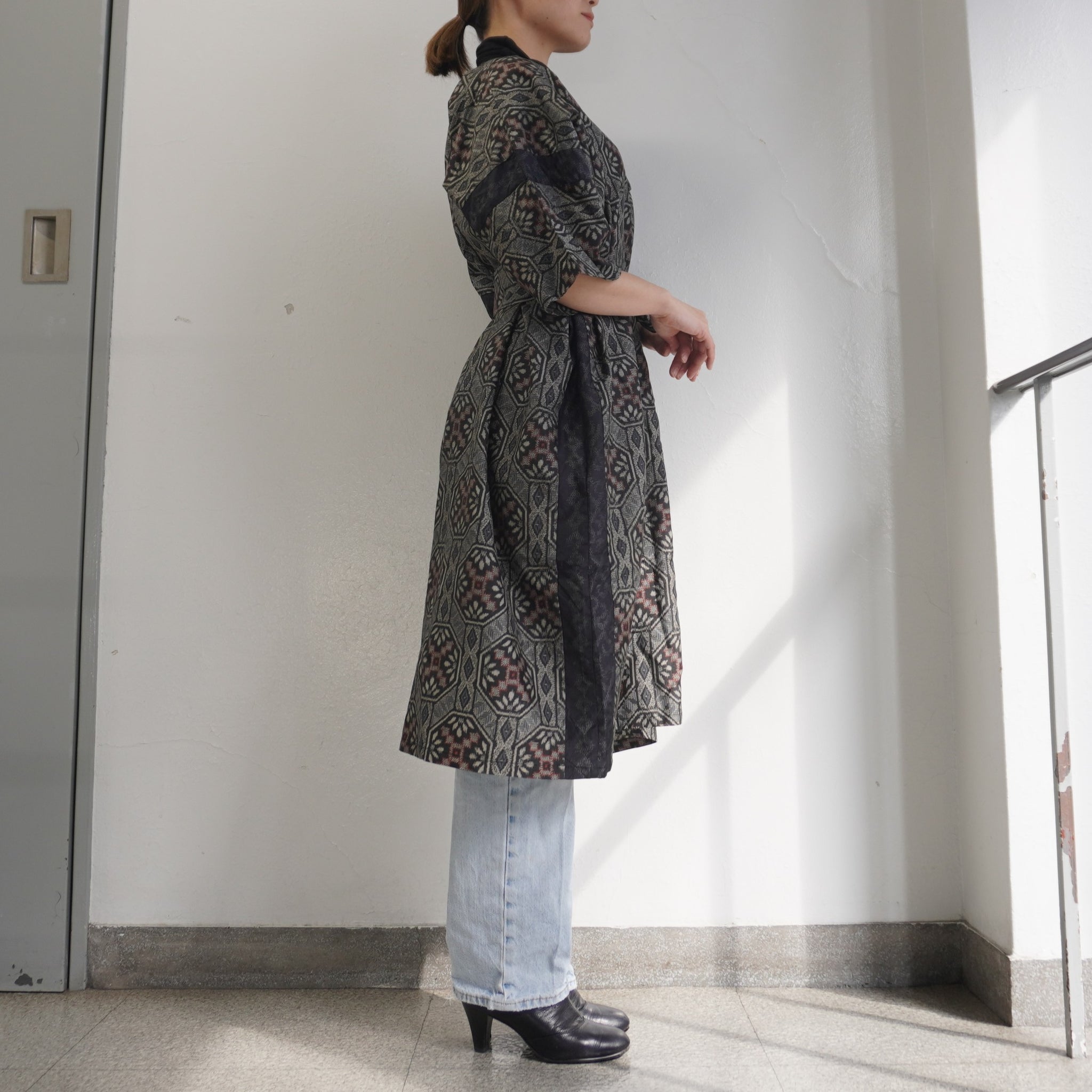 大島紬を使用した黒色のワンピース K207