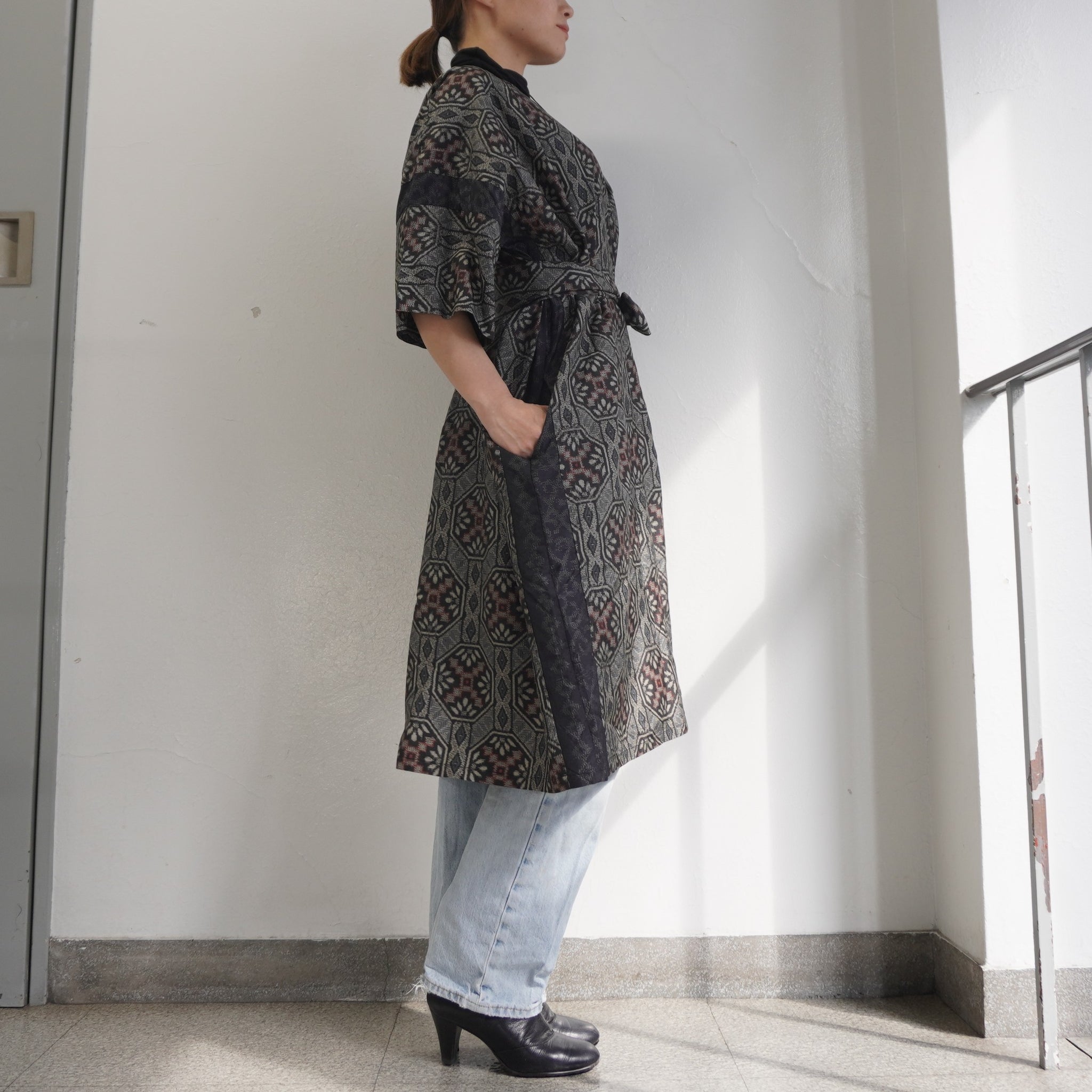 大島紬を使用した黒色のワンピース K207