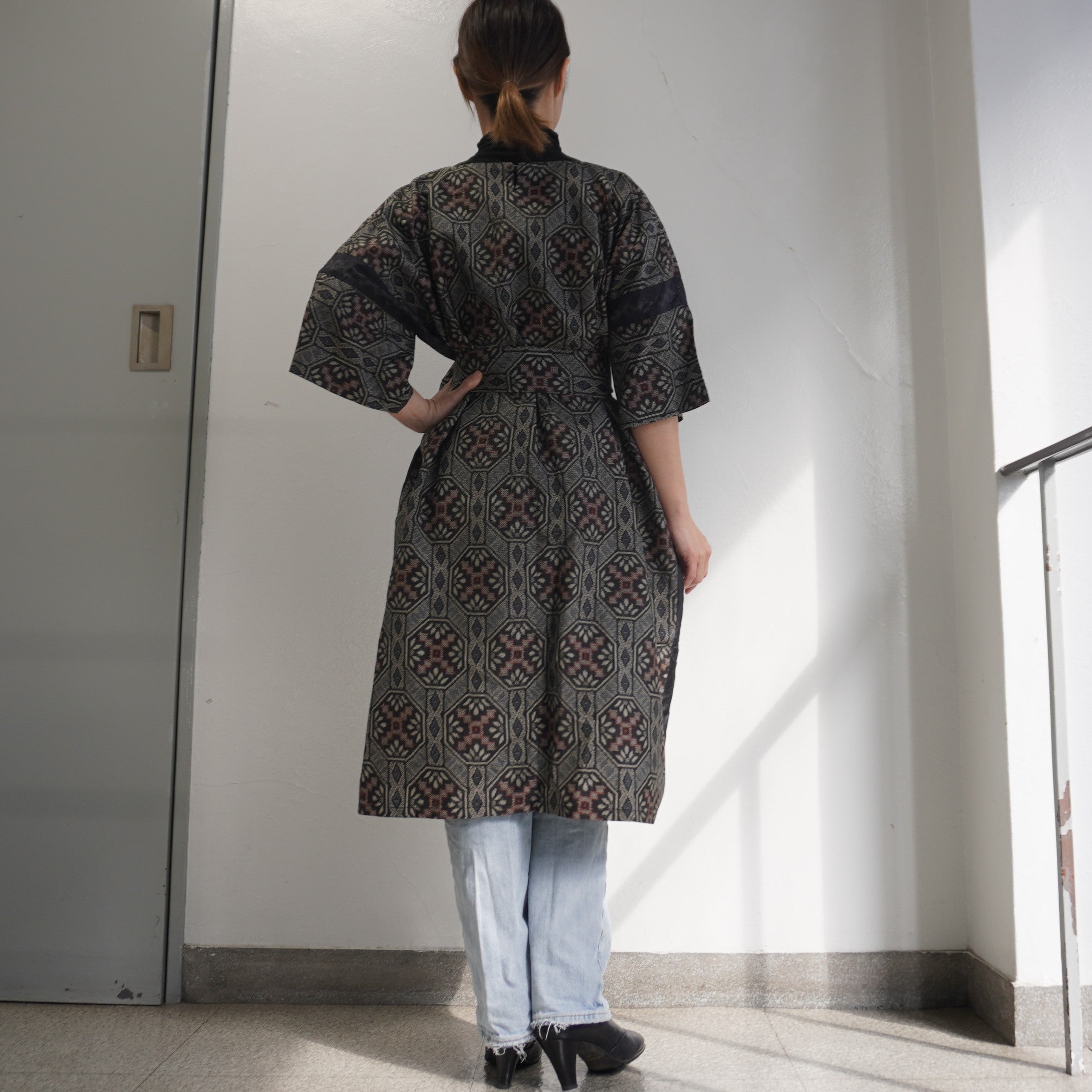 大島紬を使用した黒色のワンピース K207