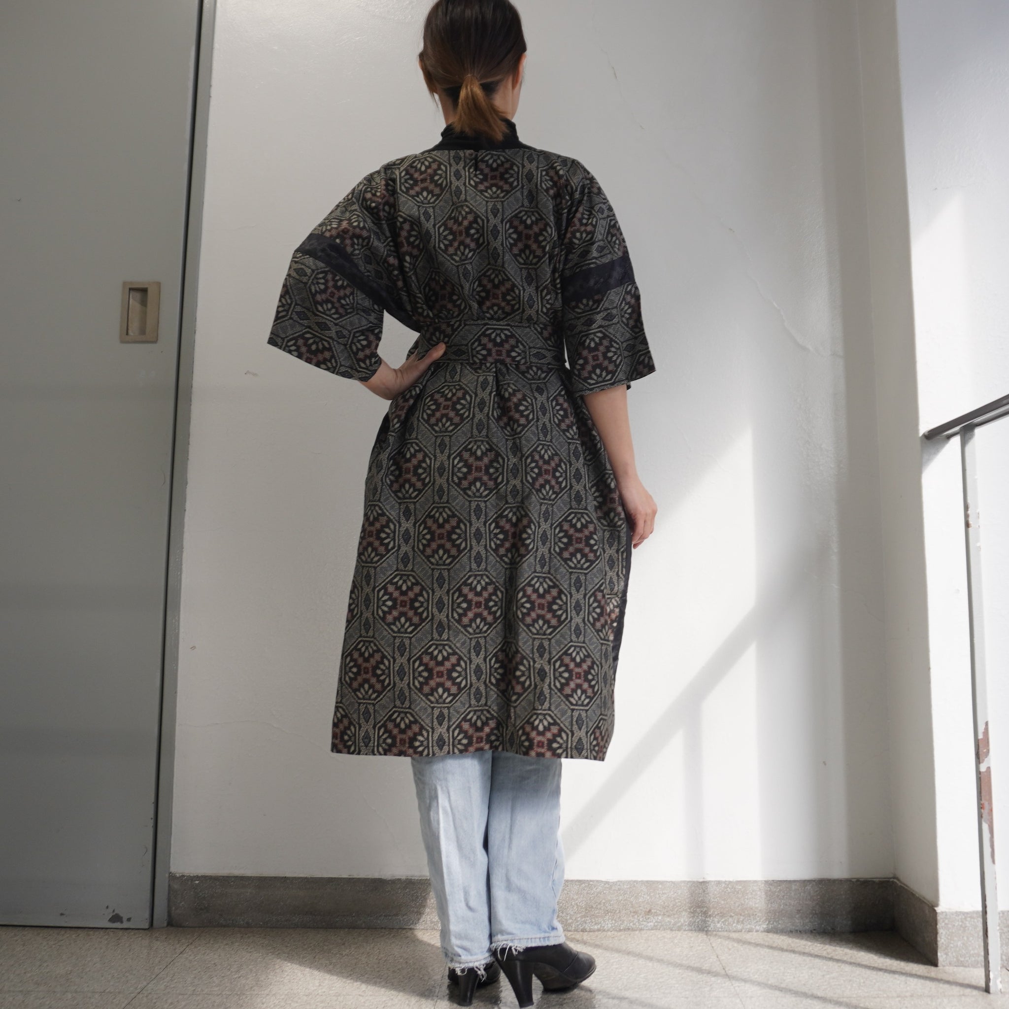 大島紬を使用した黒色のワンピース K207