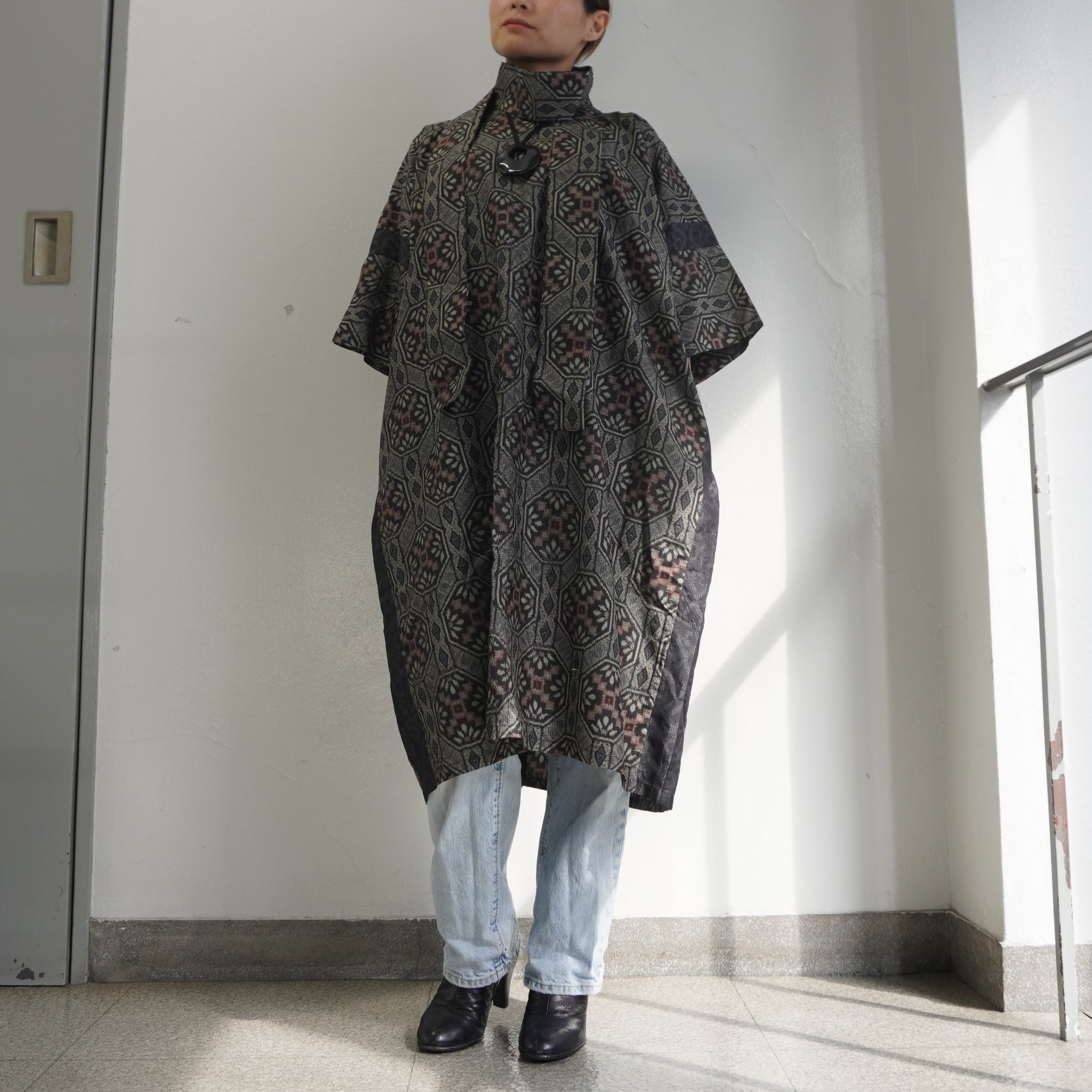 大島紬を使用した黒色のワンピース K207