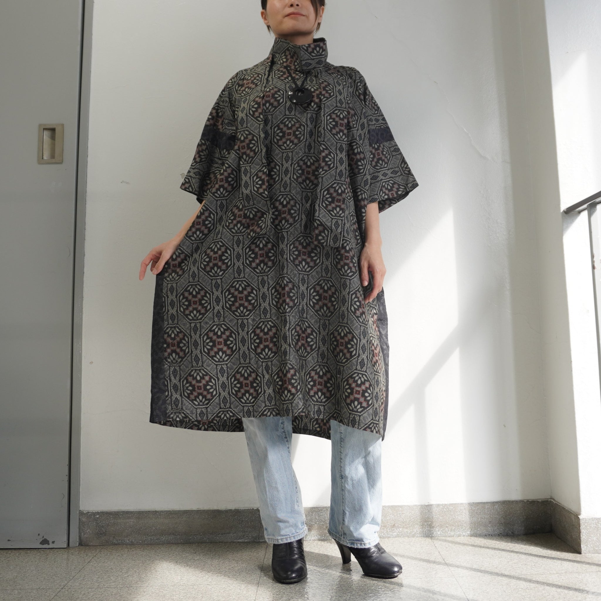 大島紬を使用した黒色のワンピース K207