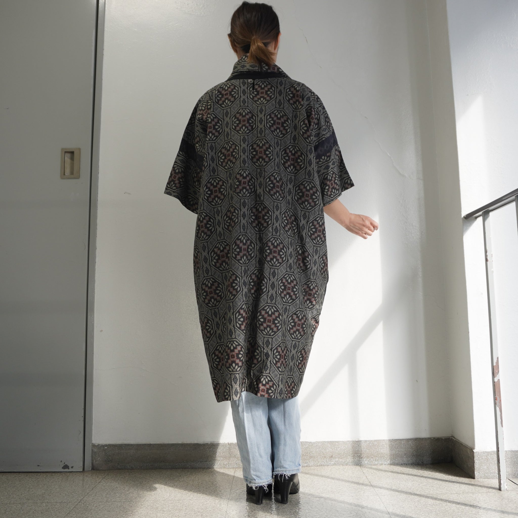 大島紬を使用した黒色のワンピース K207