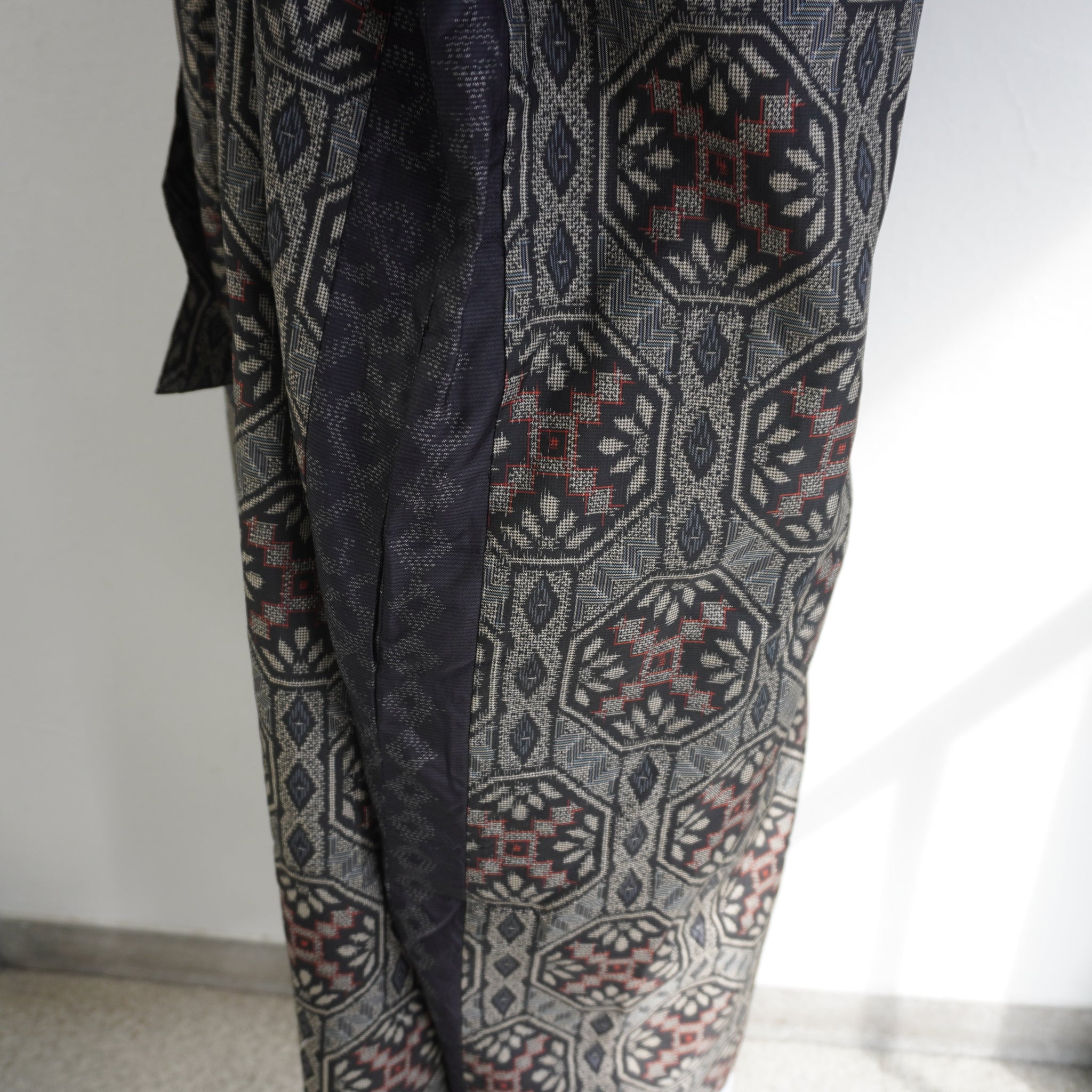 大島紬を使用した黒色のワンピース K207