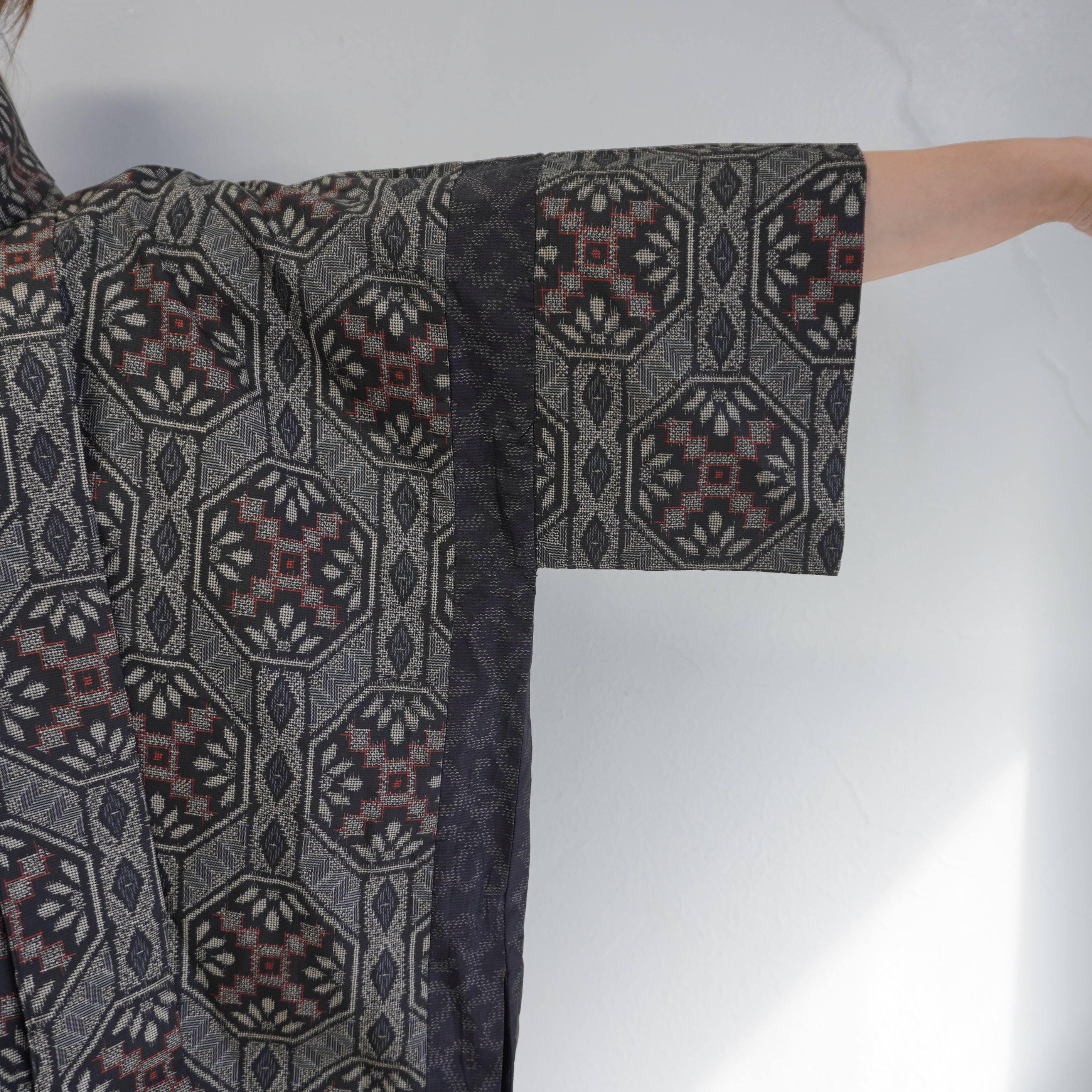 大島紬を使用した黒色のワンピース K207