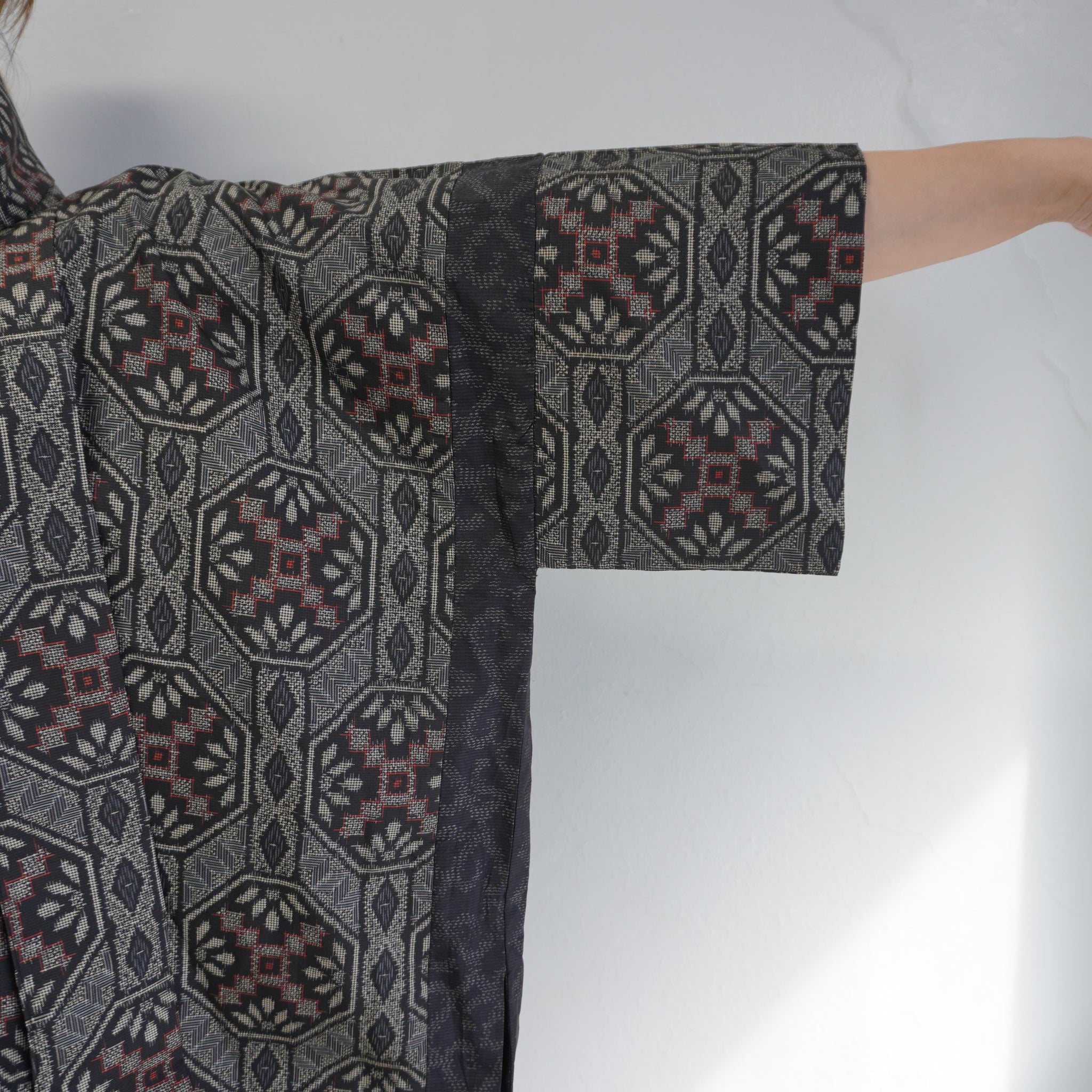 大島紬を使用した黒色のワンピース K207