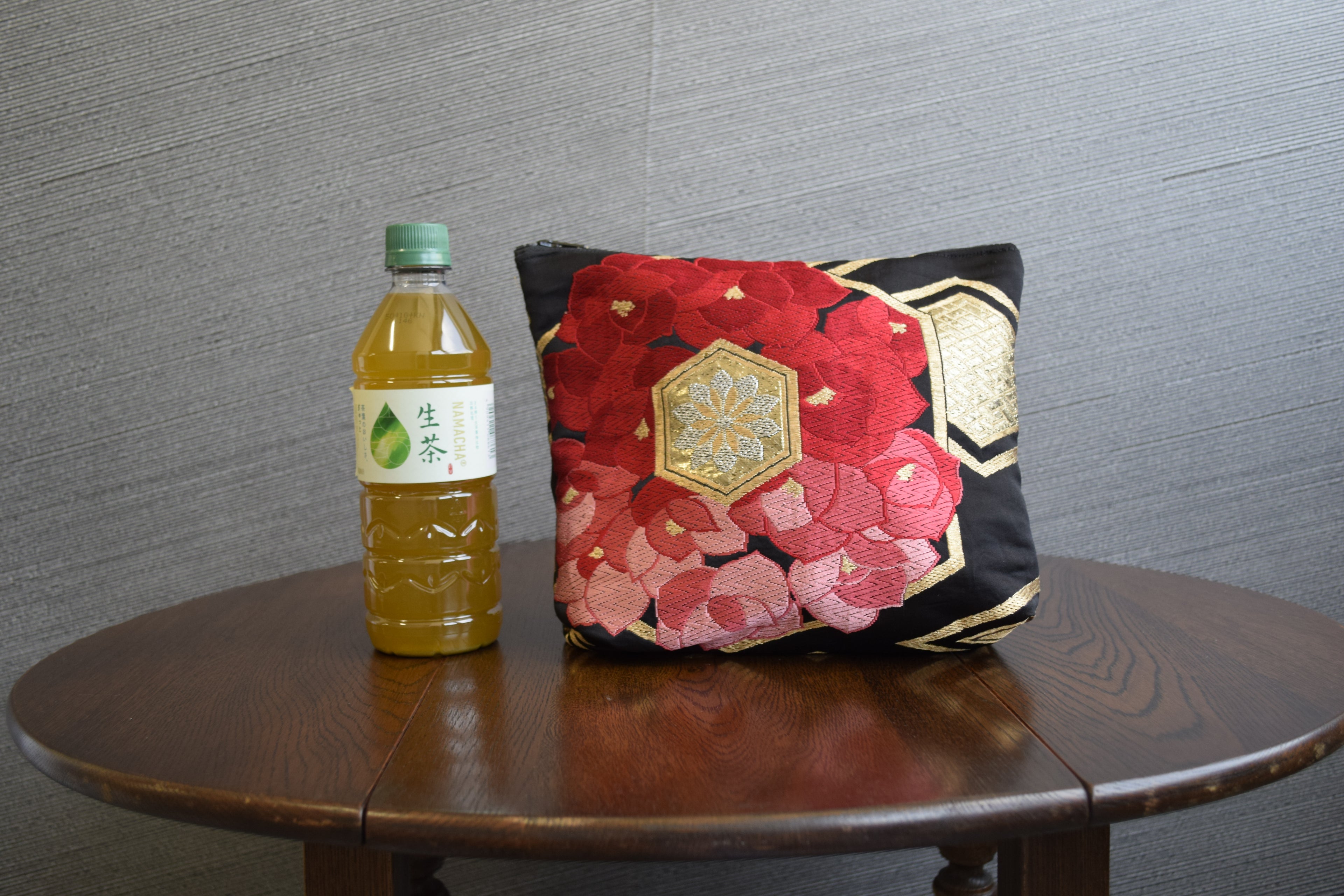 黒地×赤花柄　クラッチバッグ　バッグインバッグ　K085