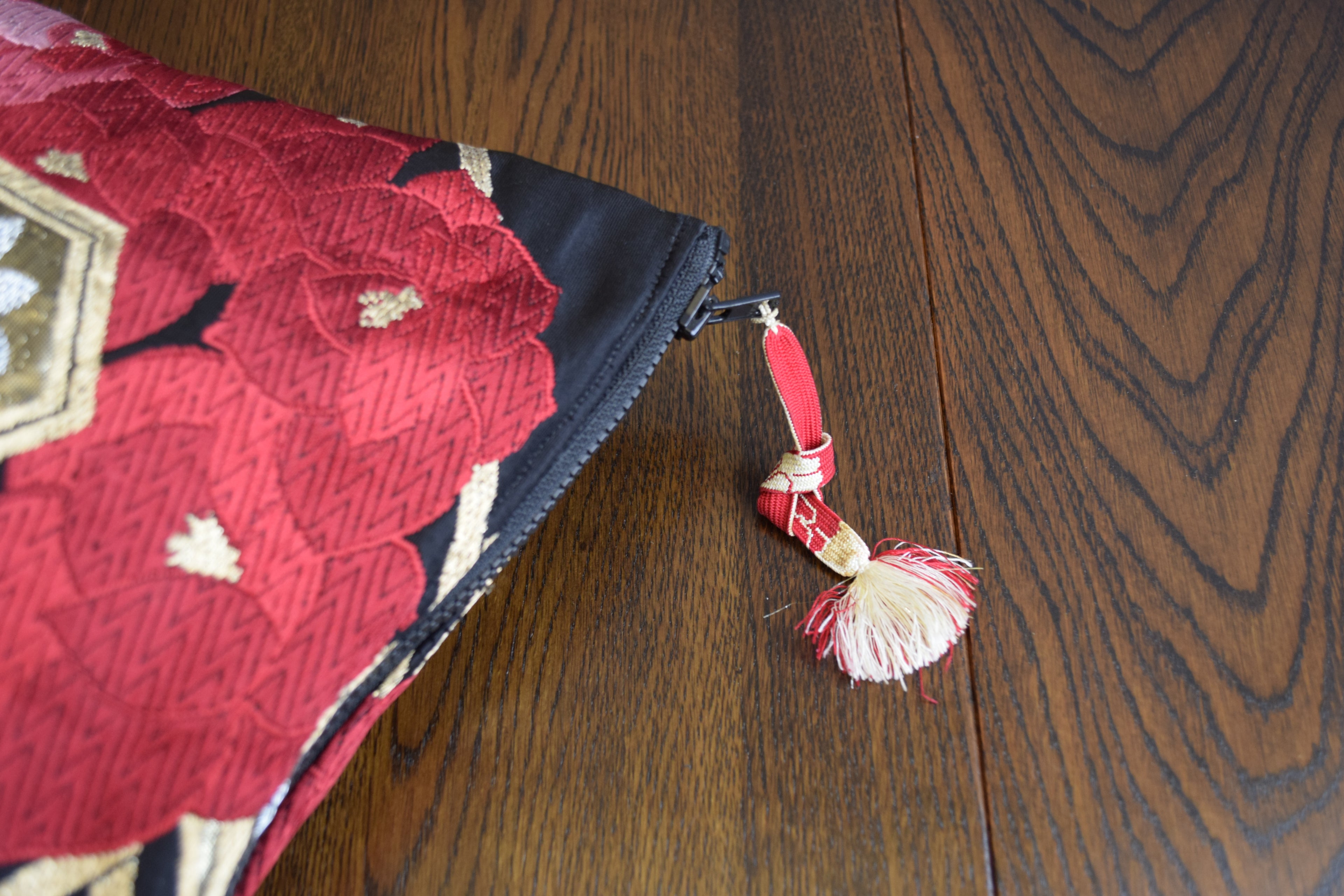 黒地×赤花柄　クラッチバッグ　バッグインバッグ　K085