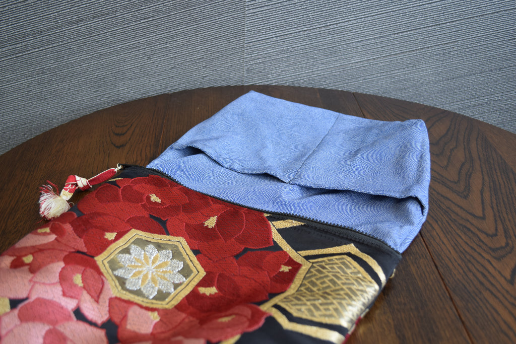 黒地×赤花柄　クラッチバッグ　バッグインバッグ　K085