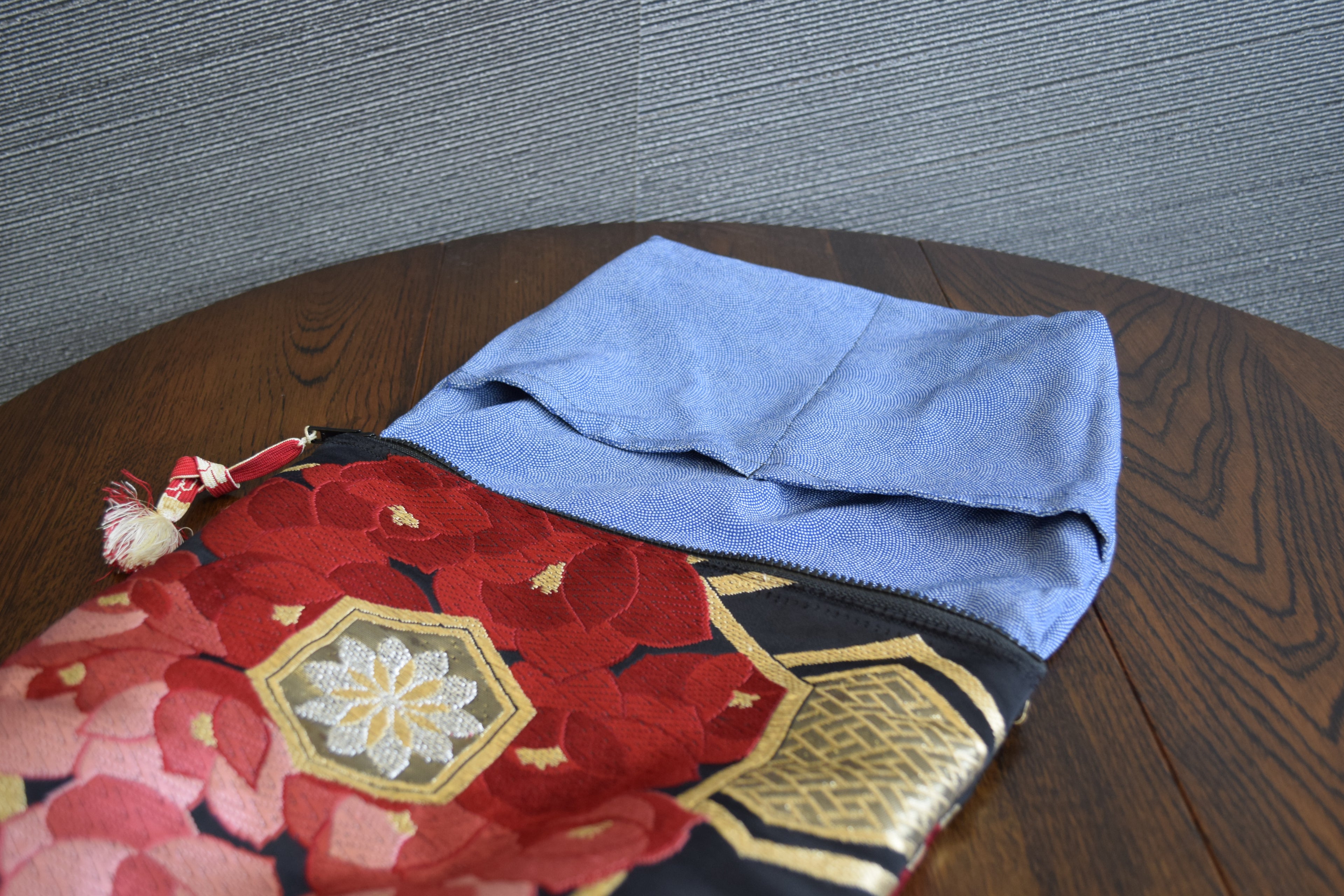 黒地×赤花柄　クラッチバッグ　バッグインバッグ　K085