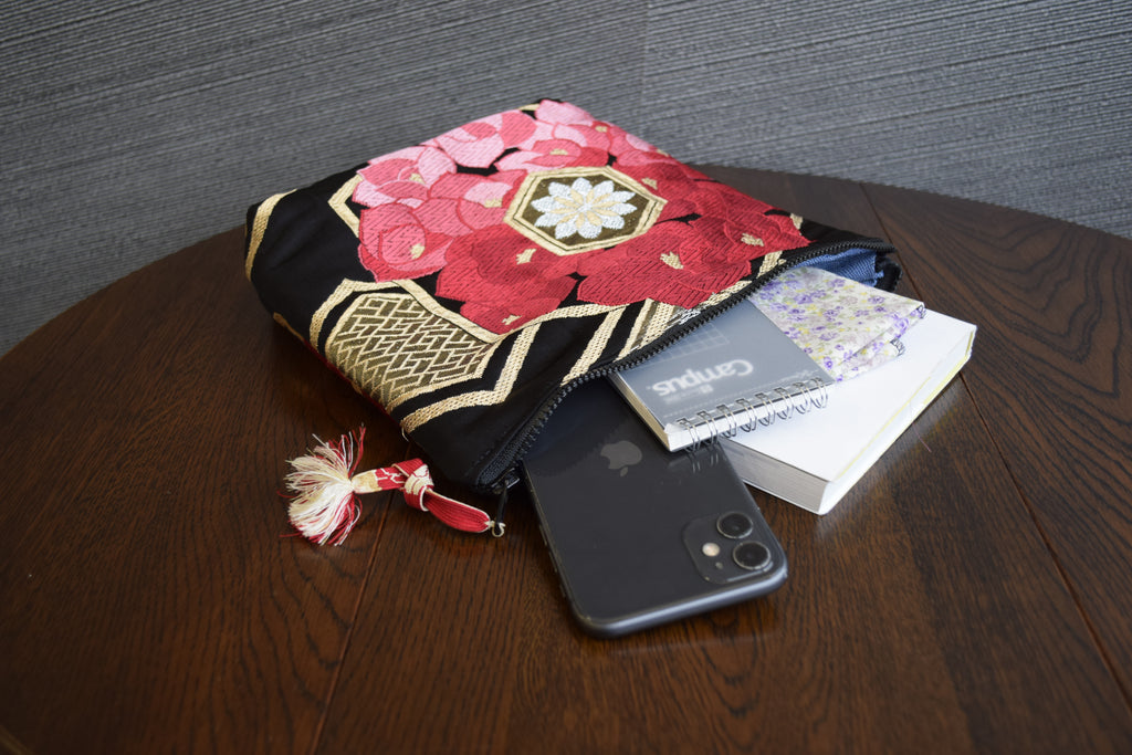 黒地×赤花柄　クラッチバッグ　バッグインバッグ　K085