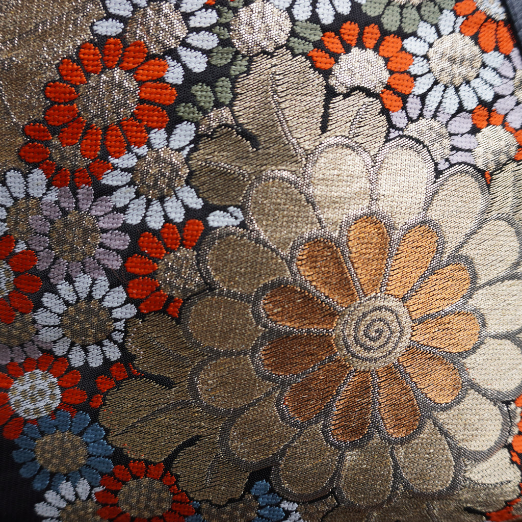 黒地に菊模様のレザートートバッグ　K002