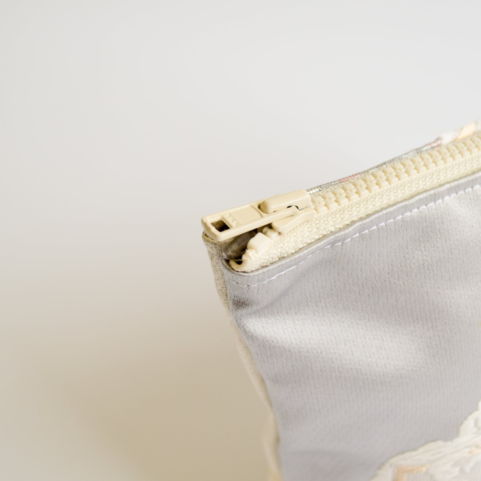 Pouch using kimono obi K228