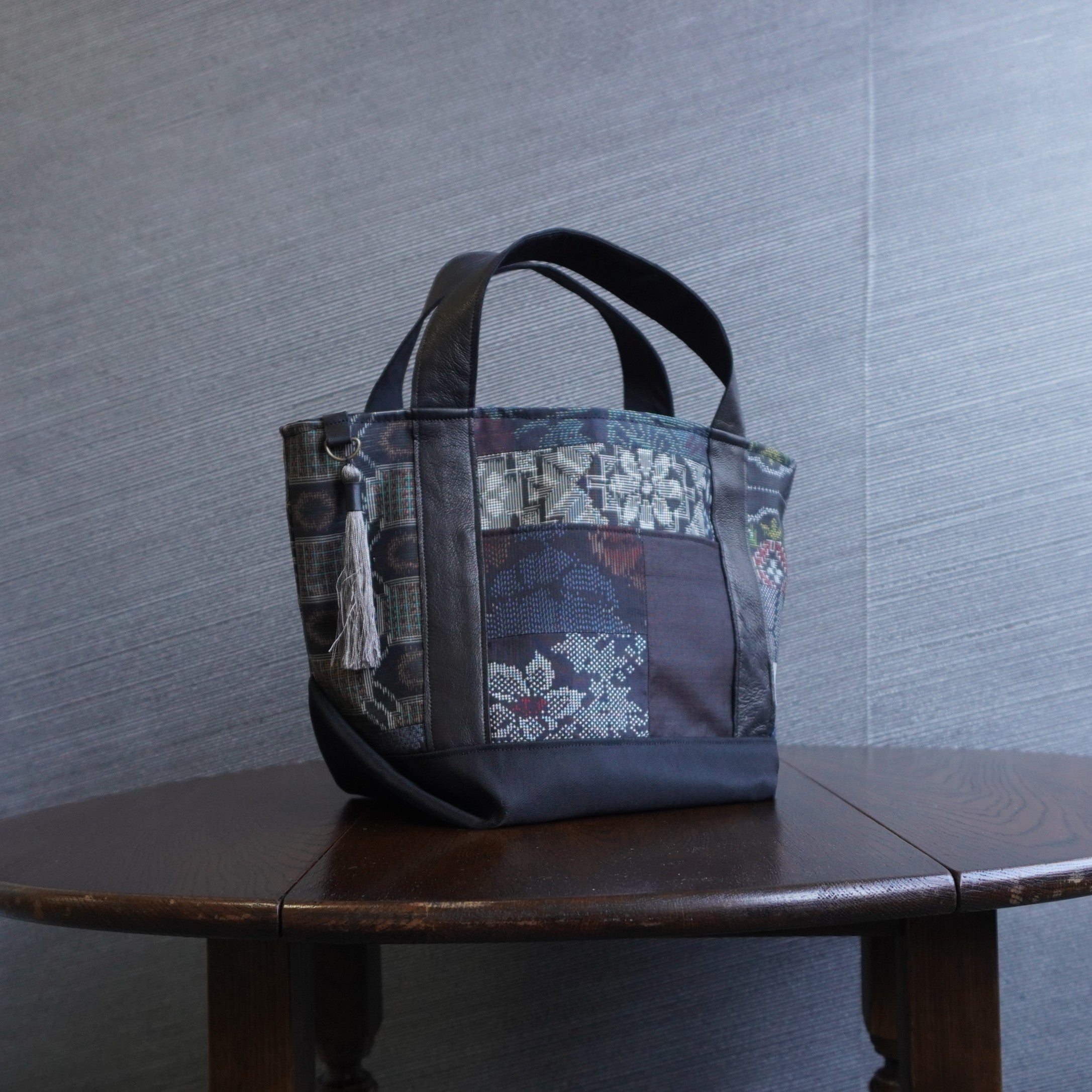 パッチワーク仕様のミニトートバッグ K186