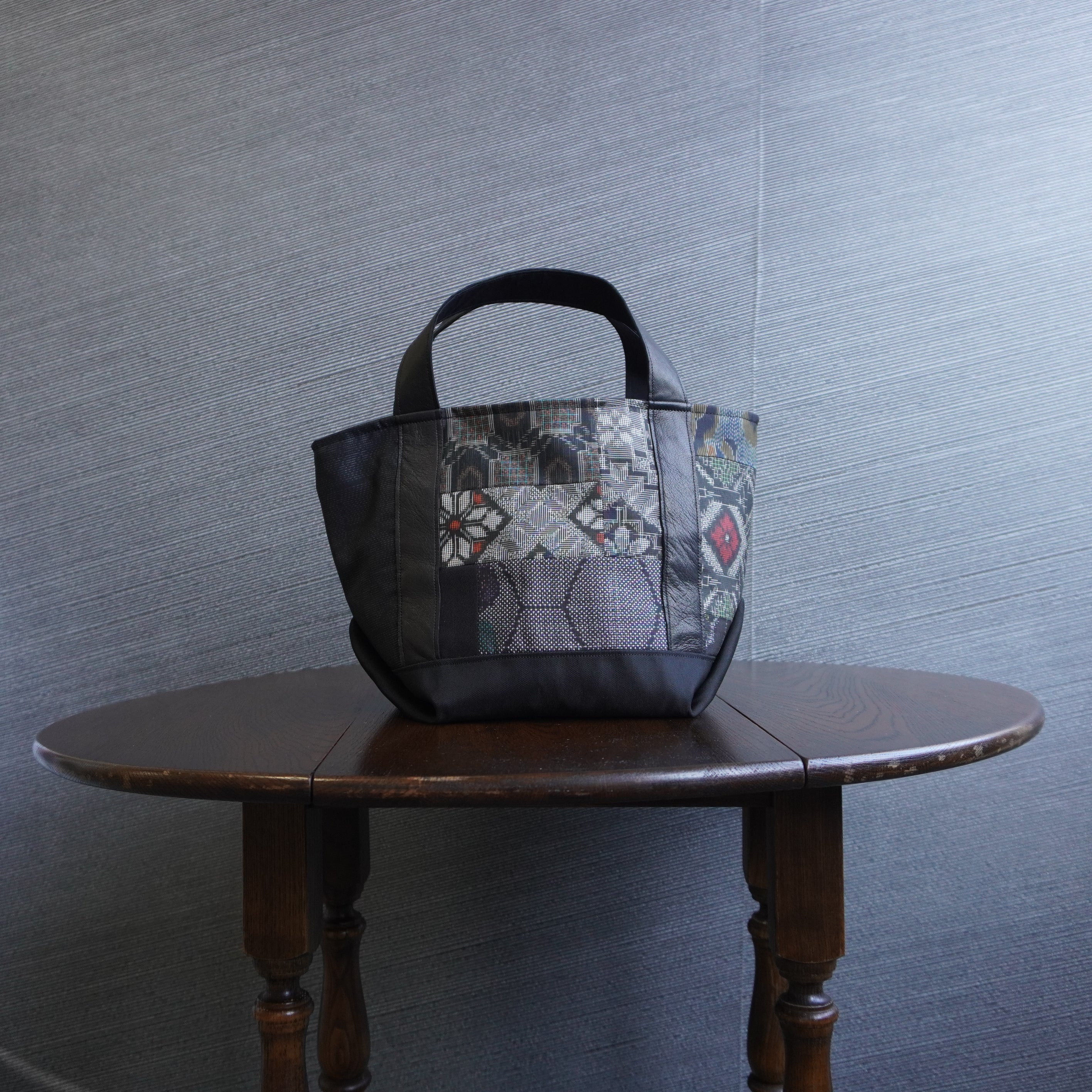 パッチワーク仕様のミニトートバッグ K186