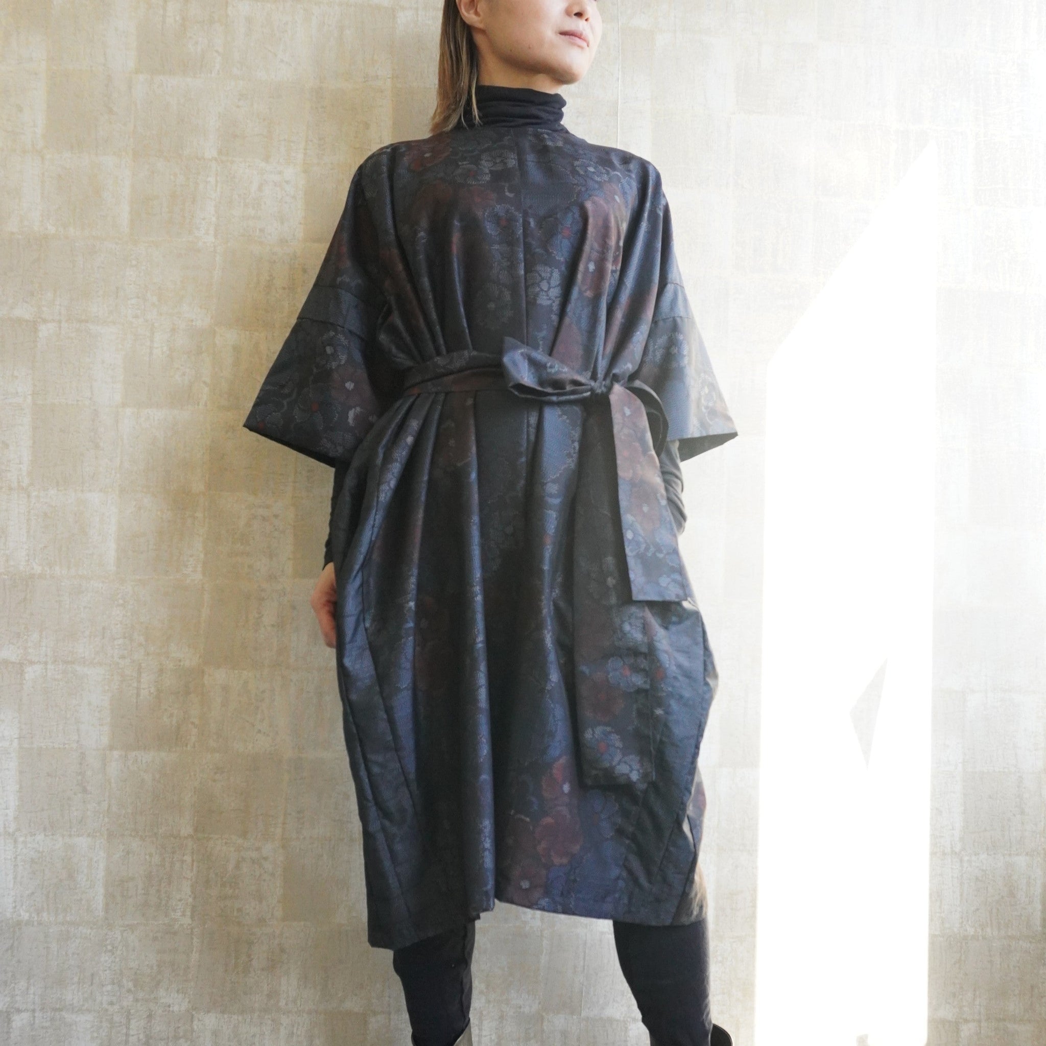 大島紬を使用した紺色のワンピース K176