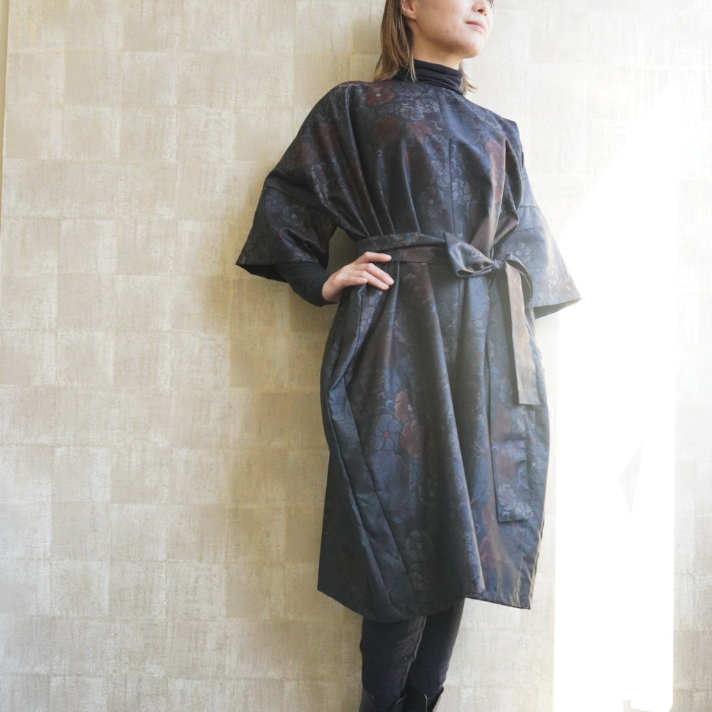 大島紬を使用した紺色のワンピース K176