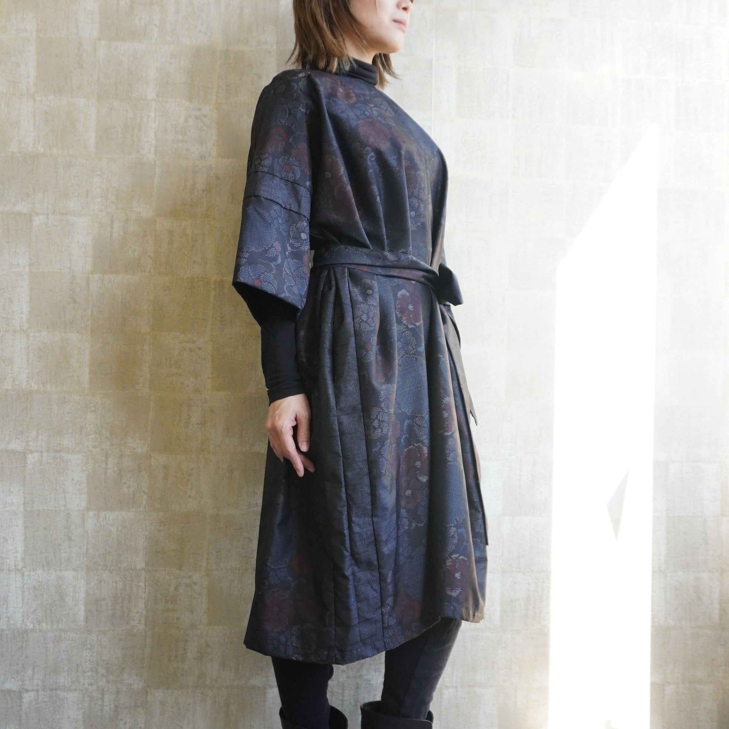 大島紬を使用した紺色のワンピース K176