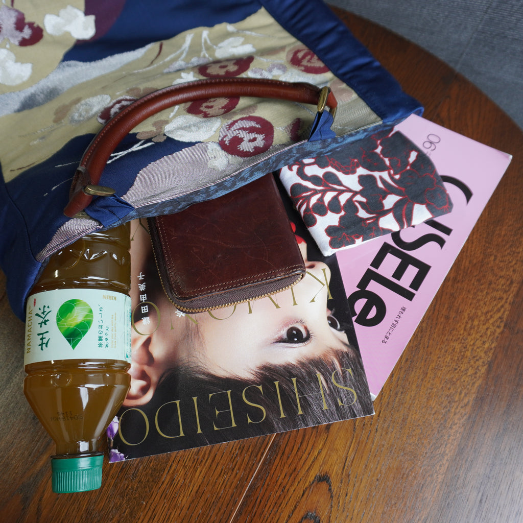 美しい蒼色の帯を使ったトートバッグ　アップサイクルバッグ　 K081