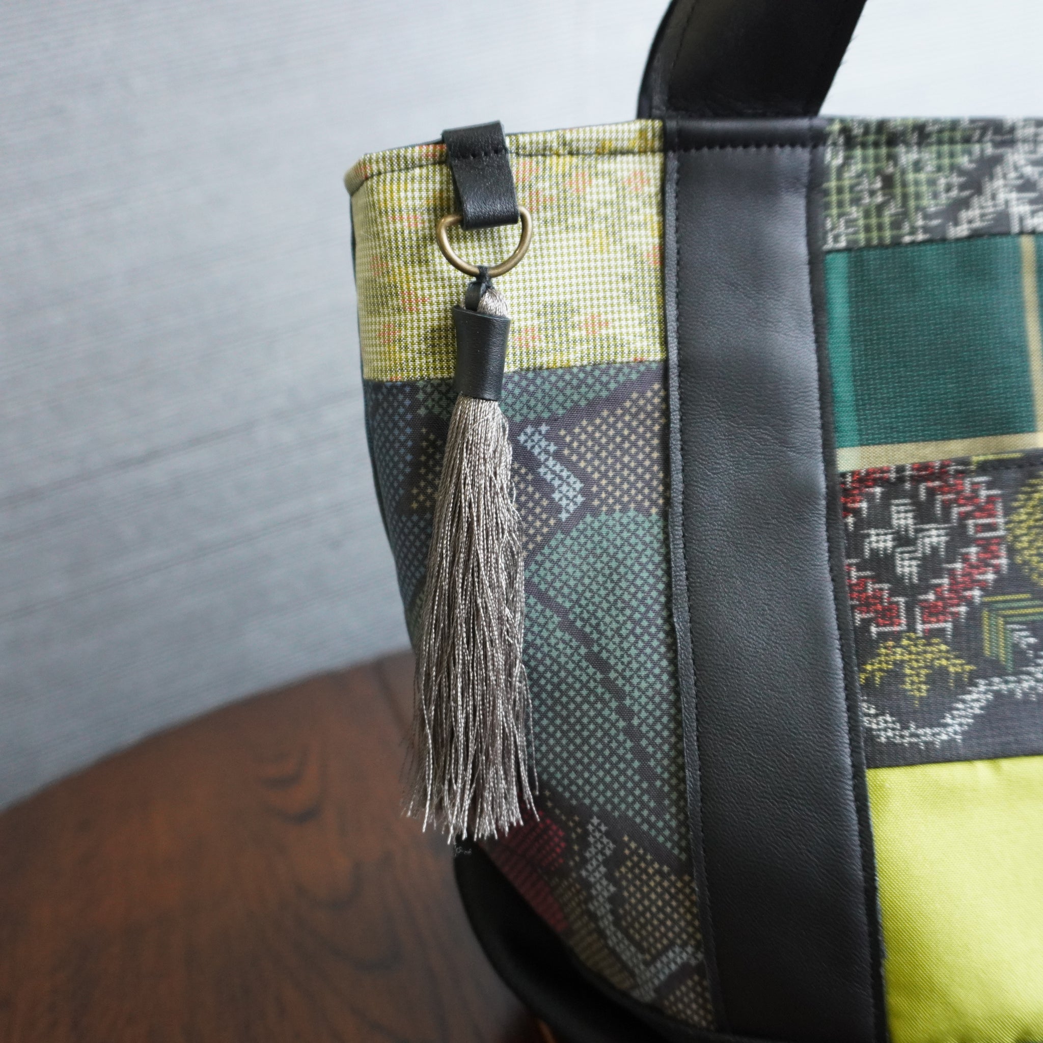 パッチワーク仕様のミニトートバッグ K193