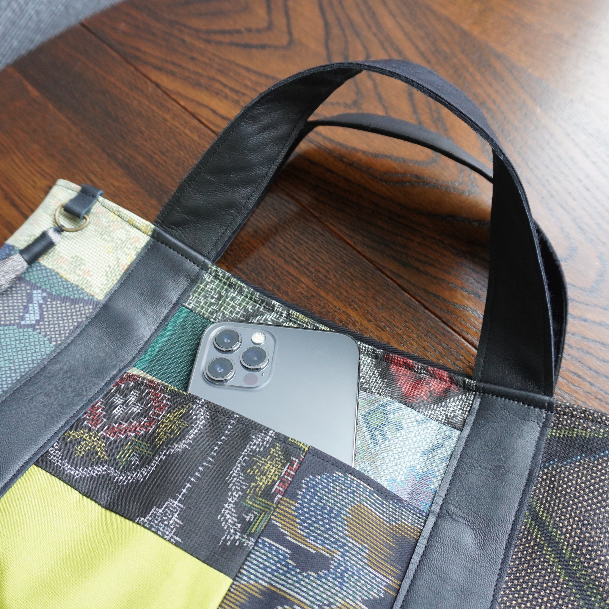 パッチワーク仕様のミニトートバッグ K193