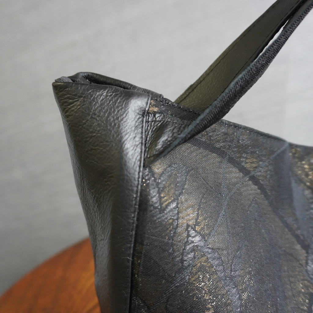 豪華な帯と紗の着物使用　レザートートバッグ　アップサイクルバッグ　K079