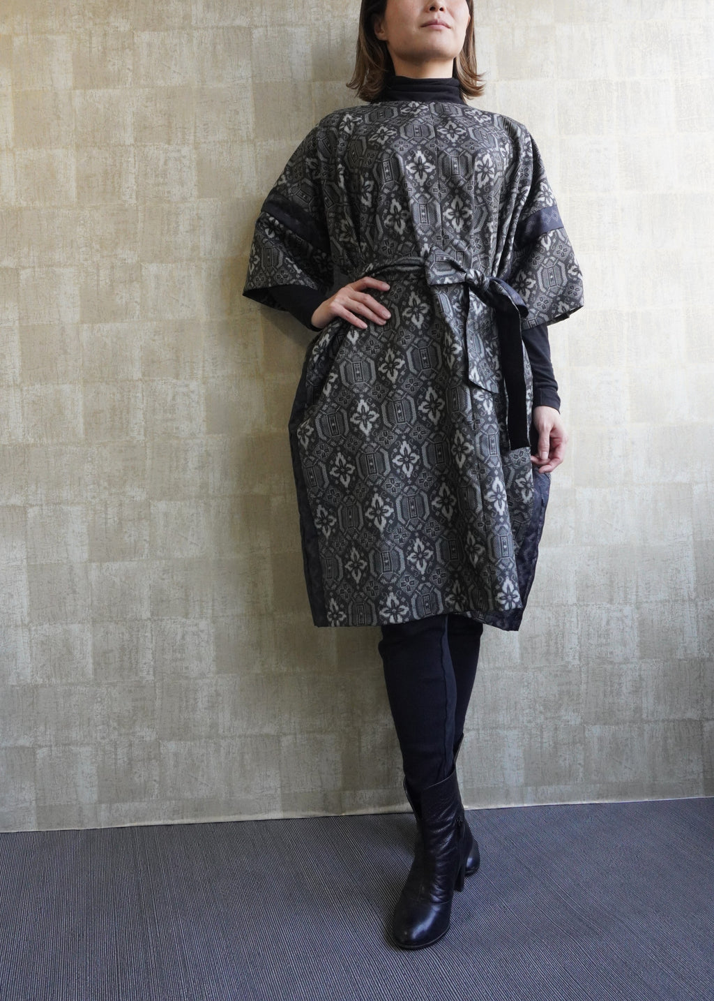 大島紬を使用した灰色のワンピース K190