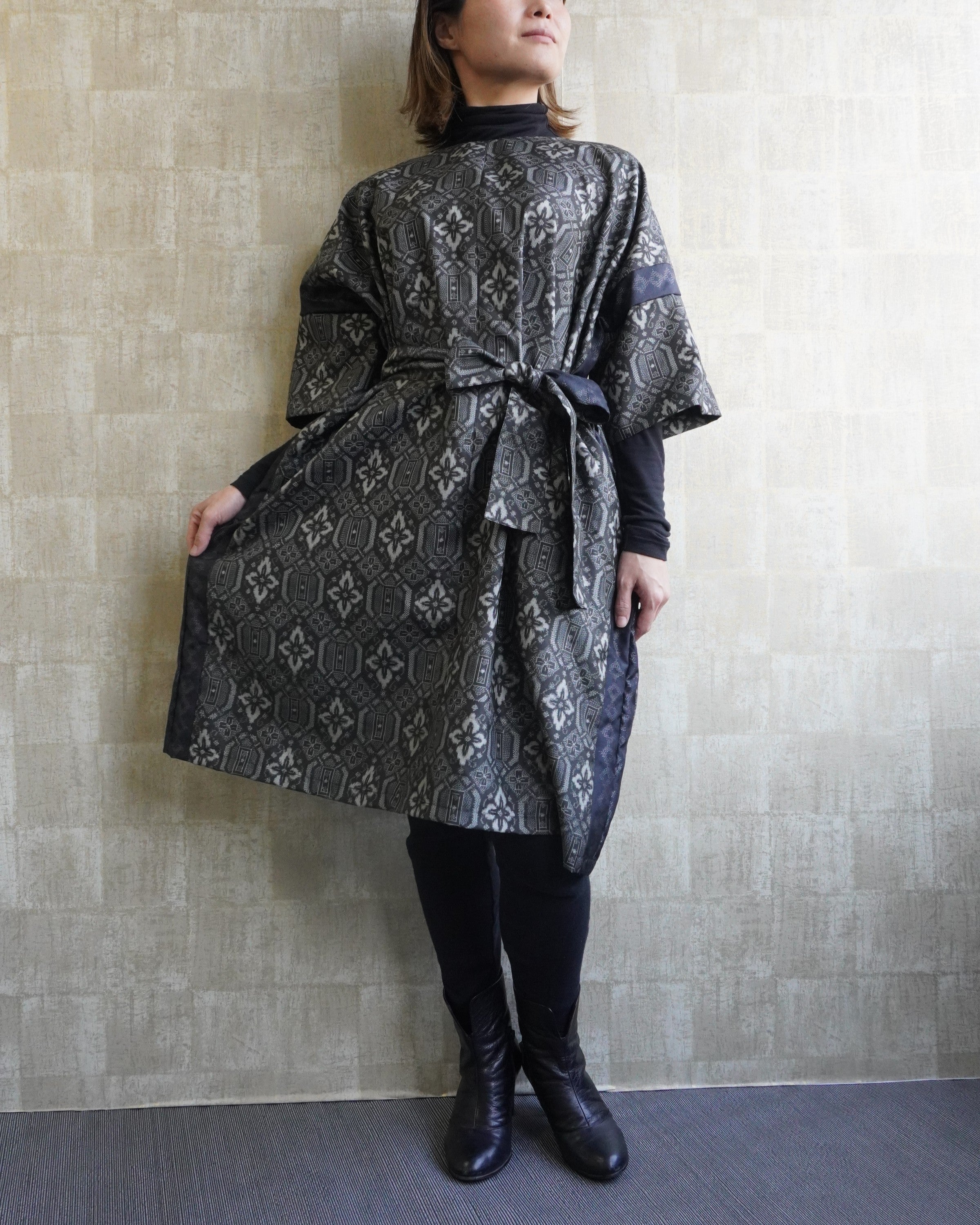 大島紬を使用した灰色のワンピース K190