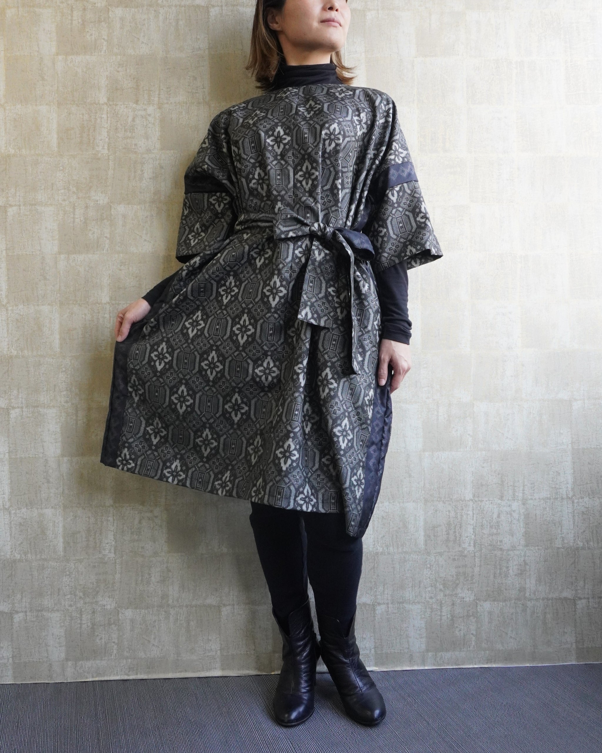 大島紬を使用した灰色のワンピース K190