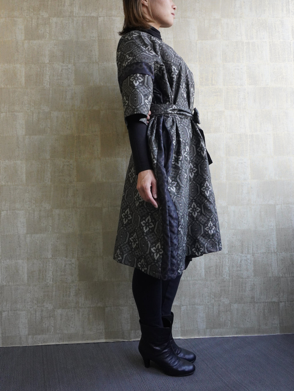 大島紬を使用した灰色のワンピース K190